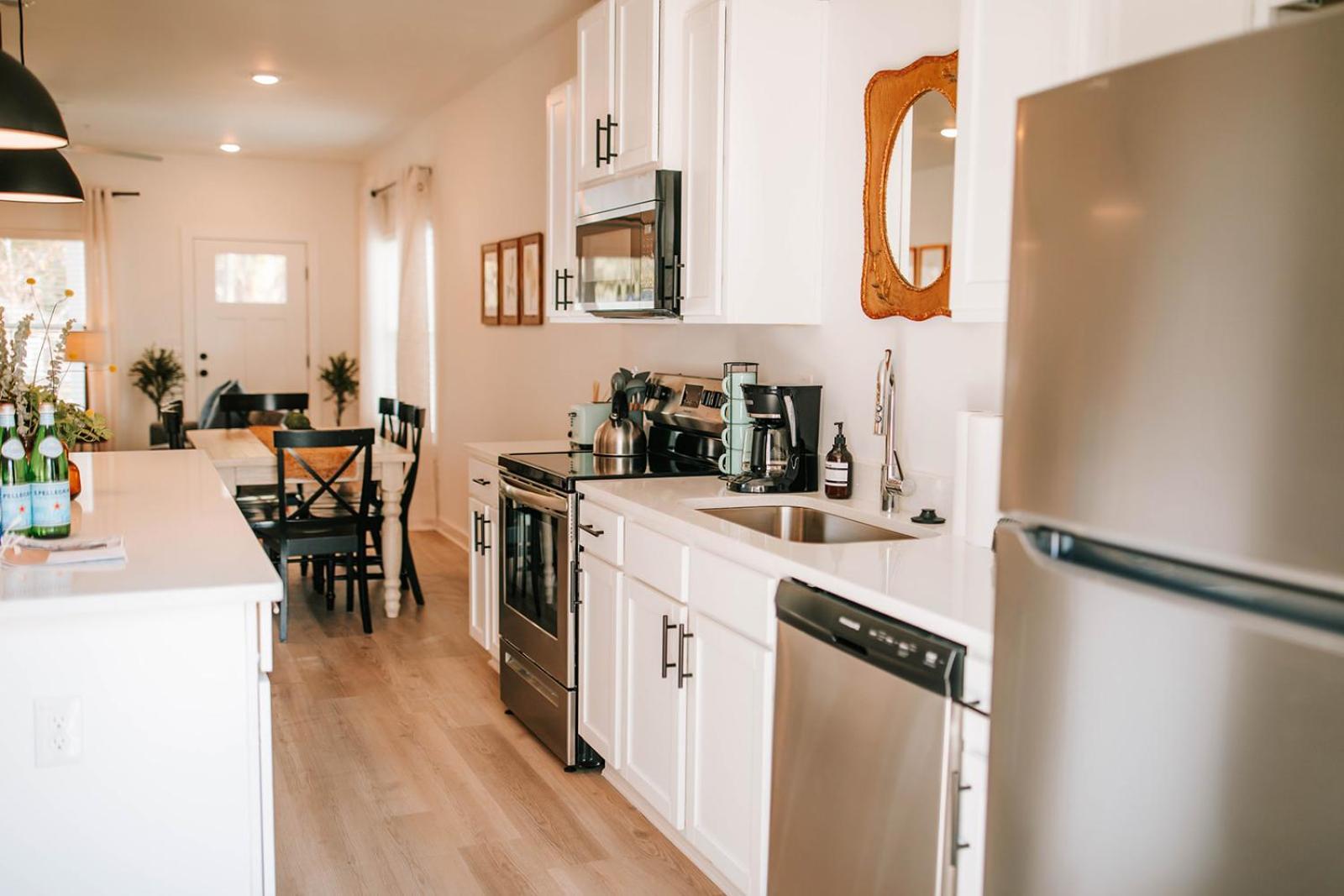 Artist Retreat - Near Downtown, Stadium, Campus Apartment *
