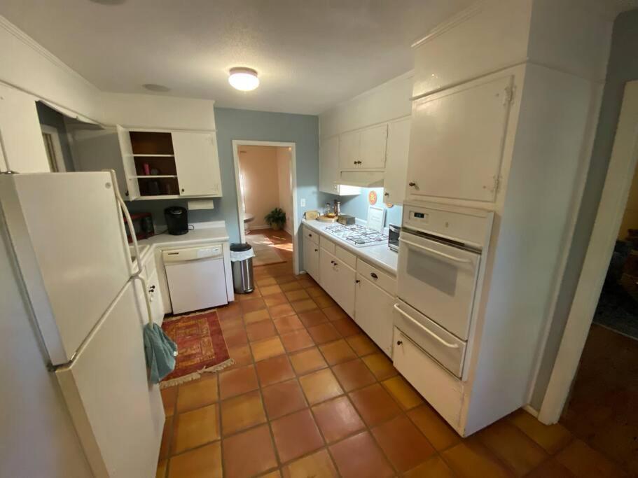 Whole House In Athens, Private, Fenced, Convenient, Close To Downtown