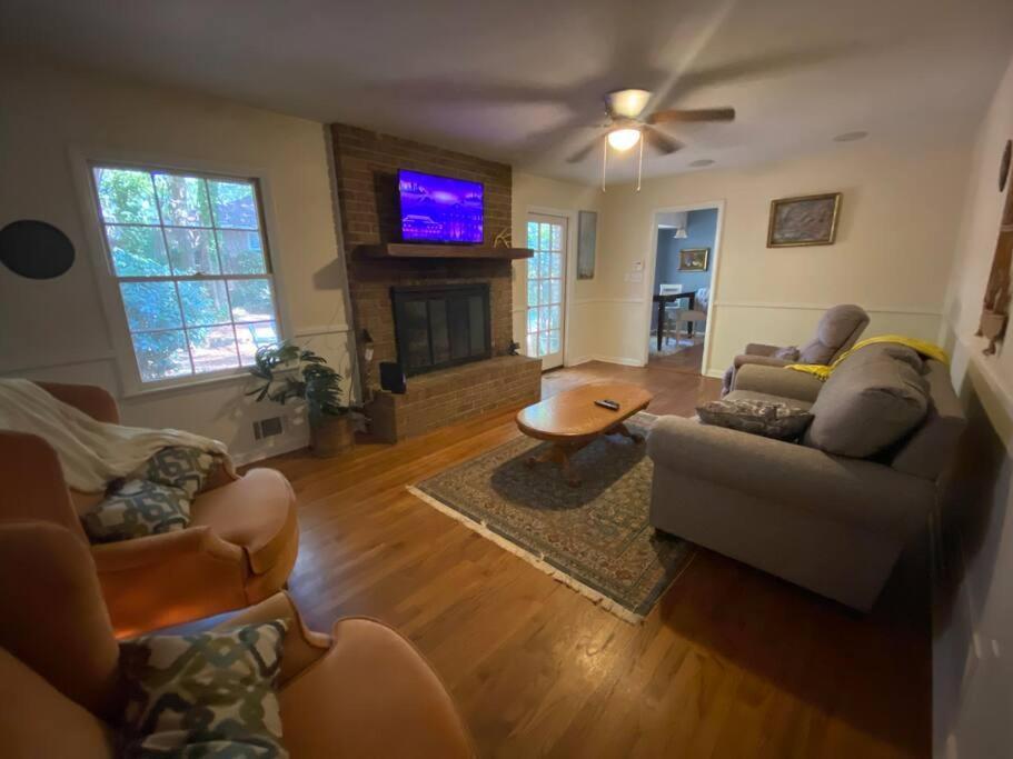 Whole House In Athens, Private, Fenced, Convenient, Close To Downtown Athens