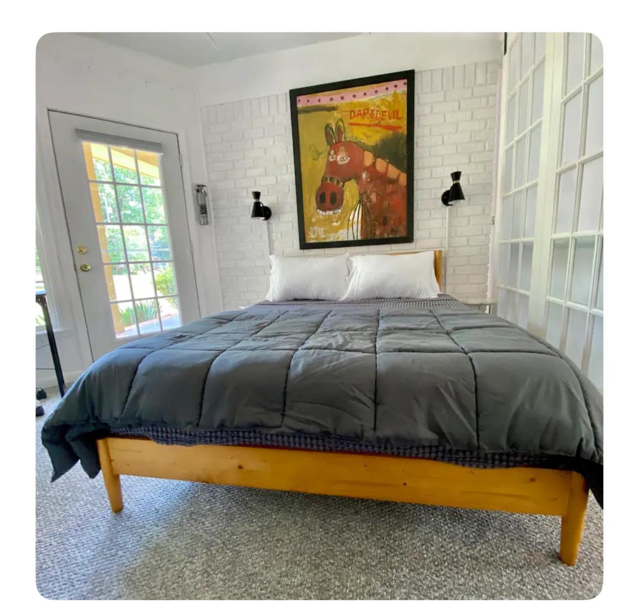 Toadhaus In Quiet Residential Neighborhood Guest house