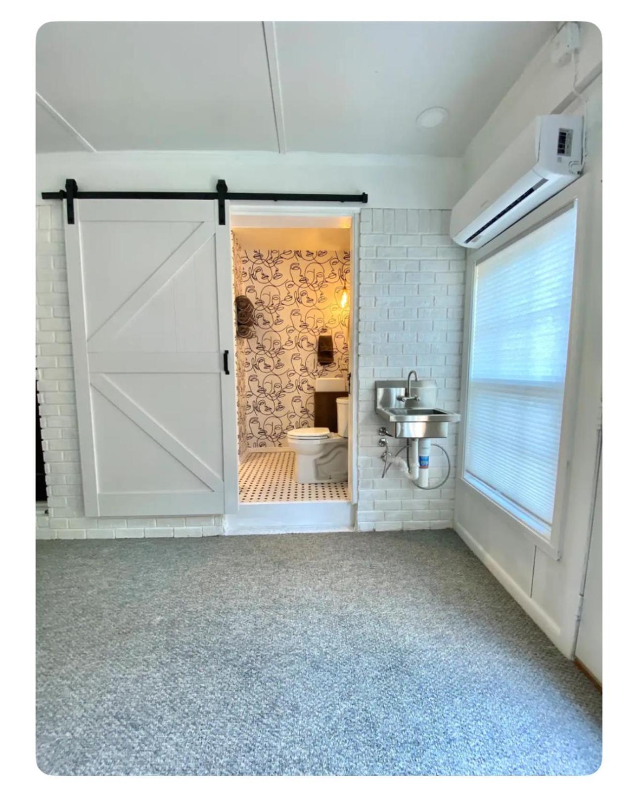 Toadhaus In Quiet Residential Neighborhood Guest house
