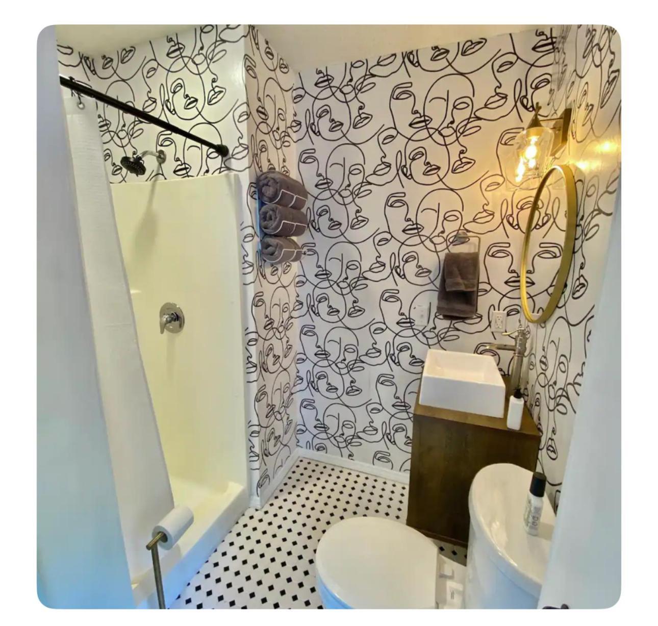 Guest house Toadhaus In Quiet Residential Neighborhood Athens