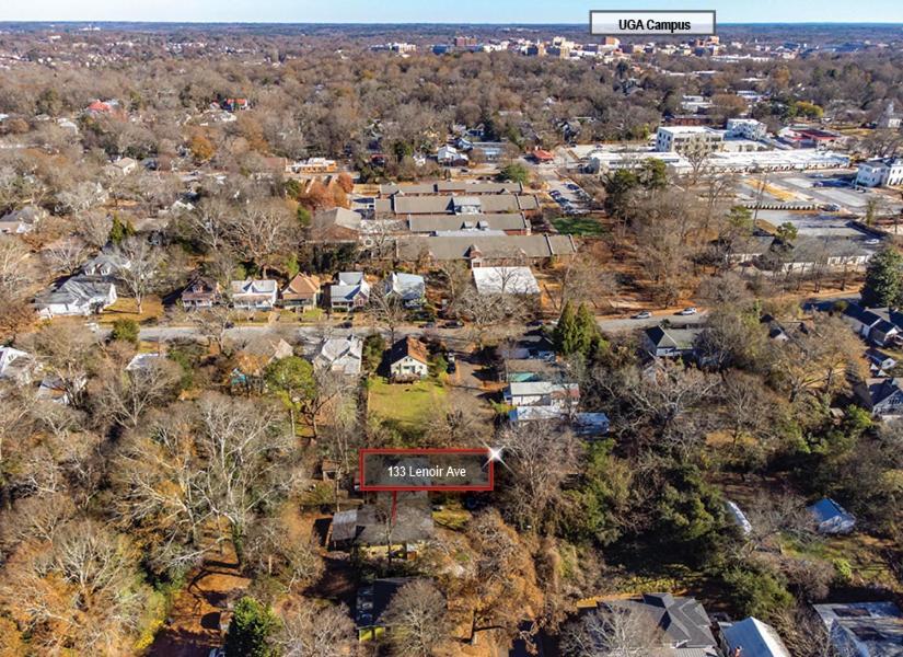Lenoir With Covered Patio And Fire Pit Holiday home Athens