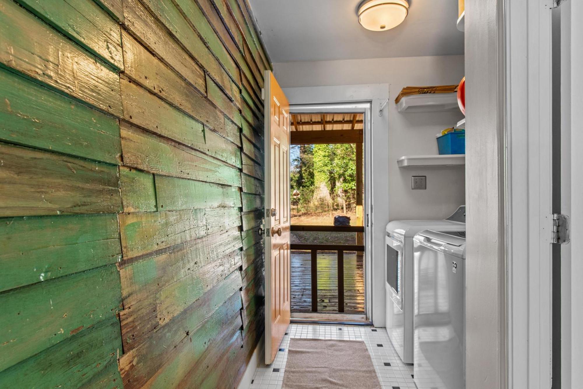 Lenoir With Covered Patio And Fire Pit Holiday home Athens