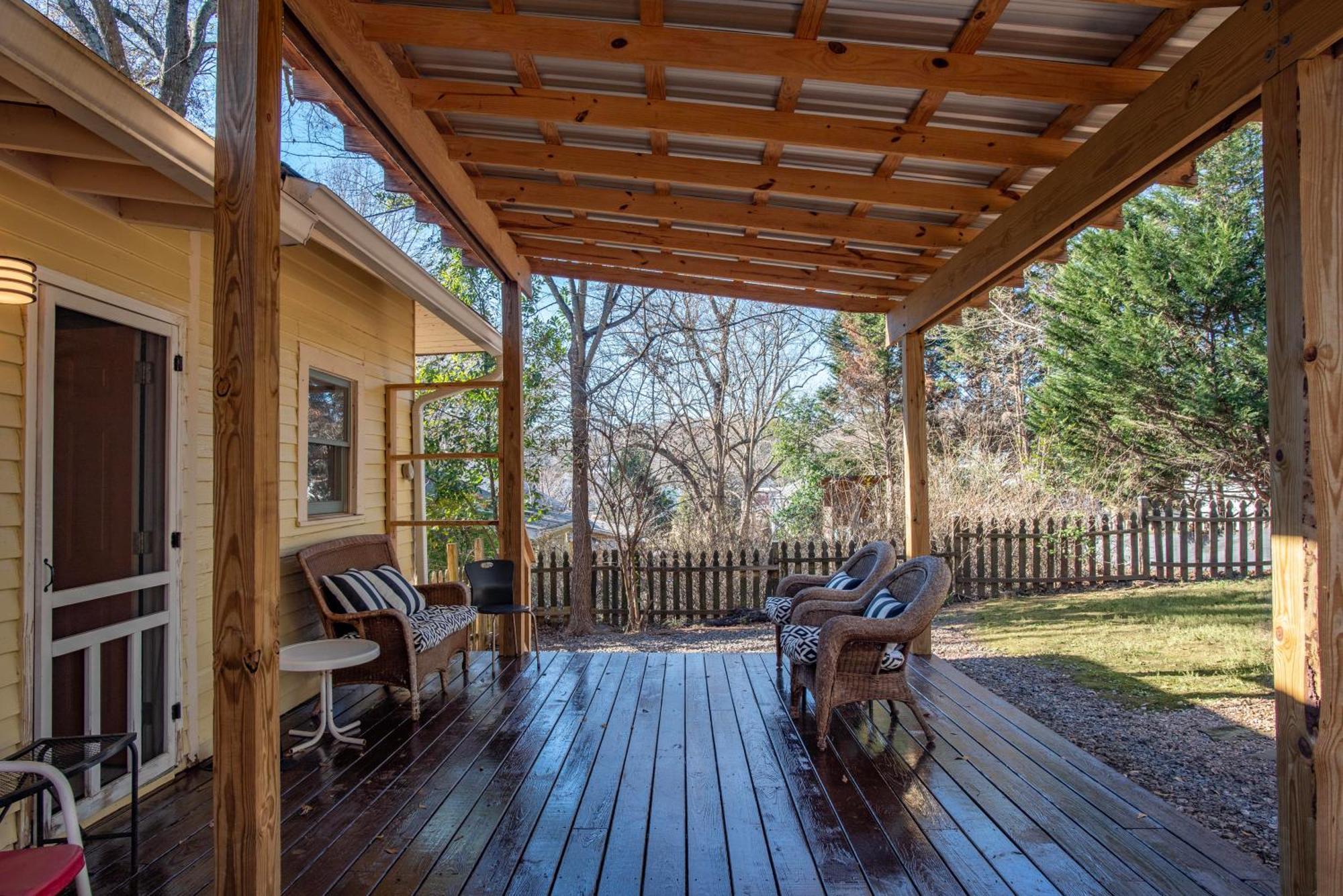 Lenoir With Covered Patio And Fire Pit Holiday home *