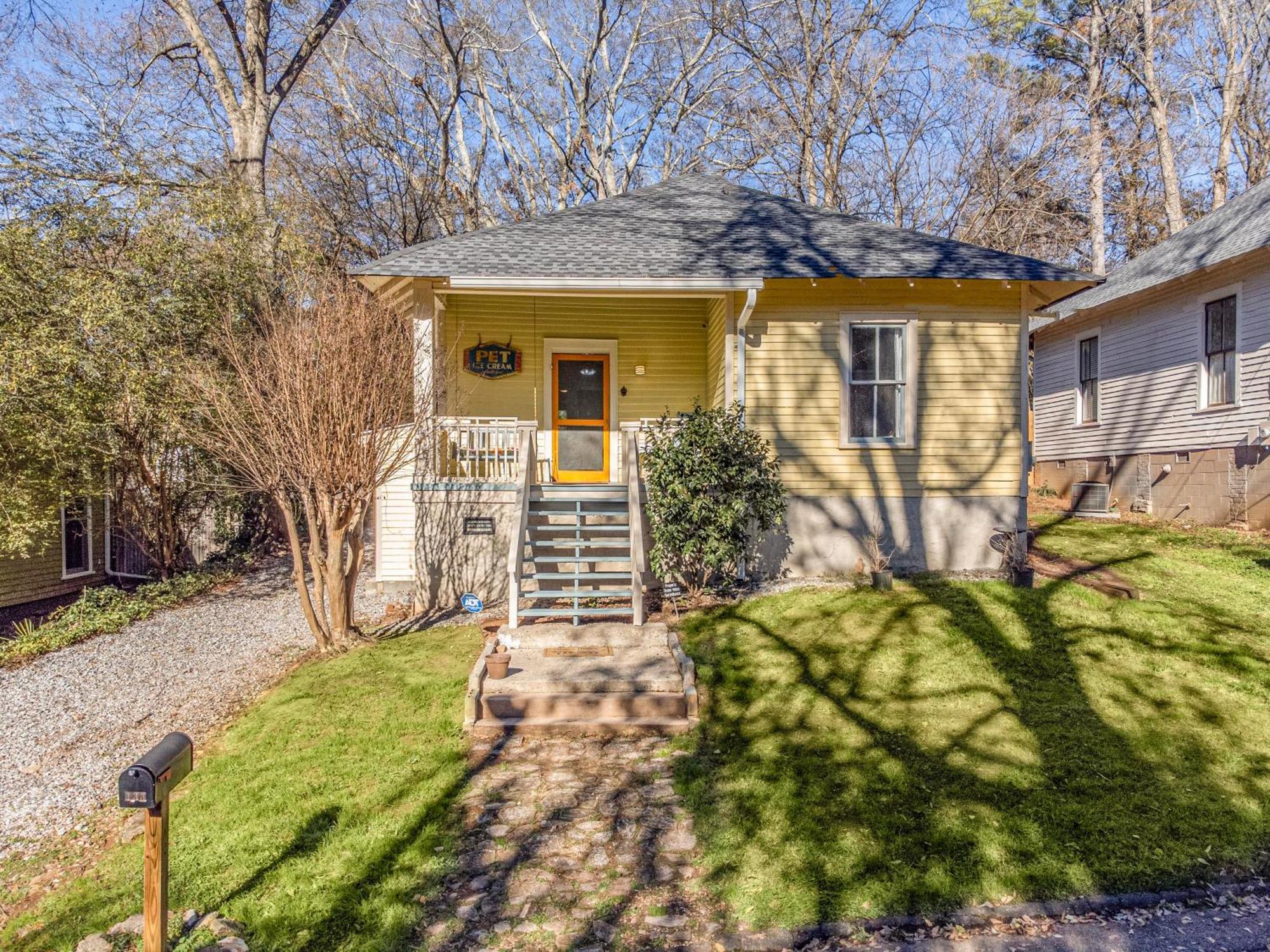 Lenoir With Covered Patio And Fire Pit Holiday home Athens