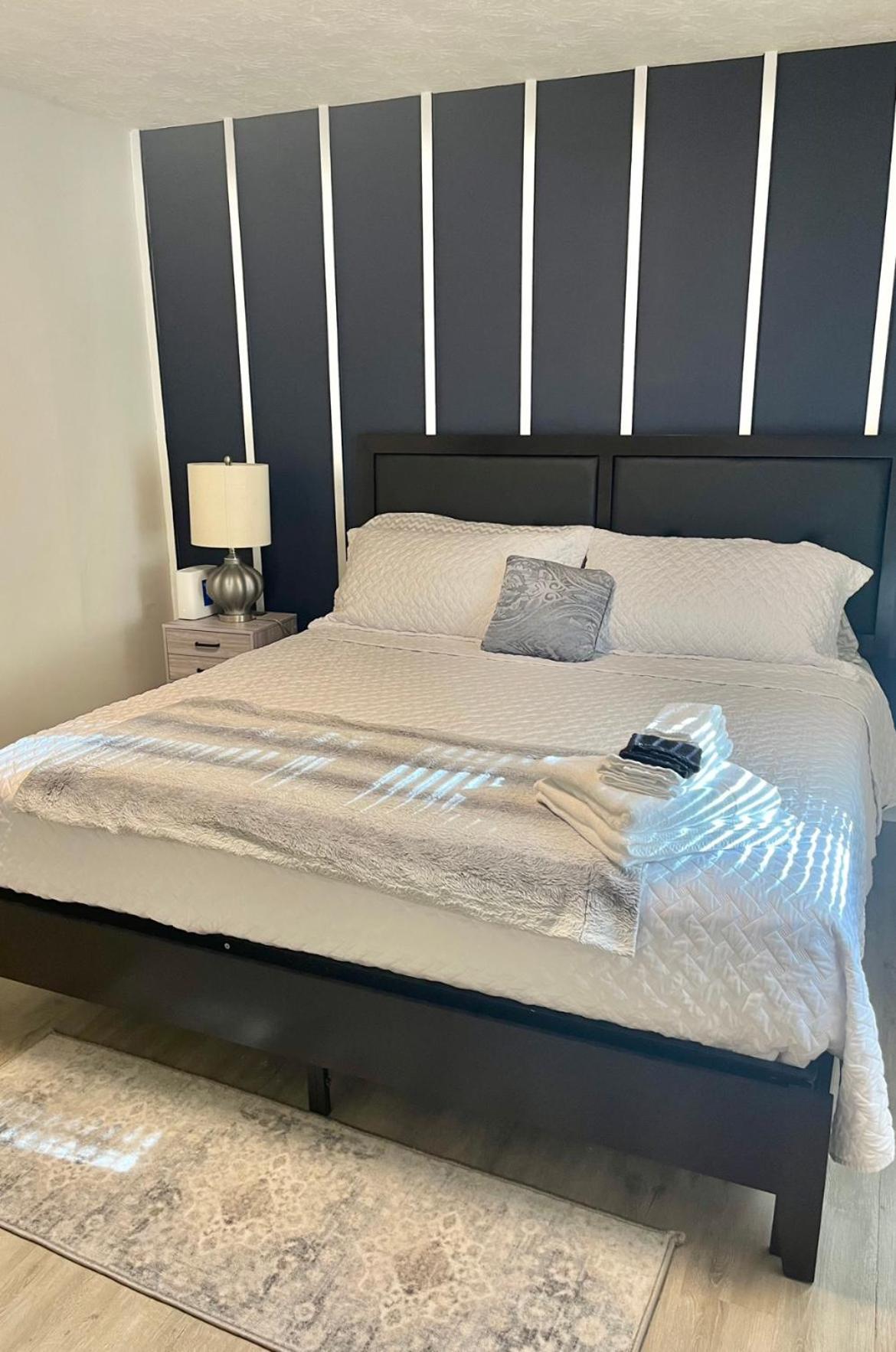Apartment Memorable And Enjoyable Near The Action In *