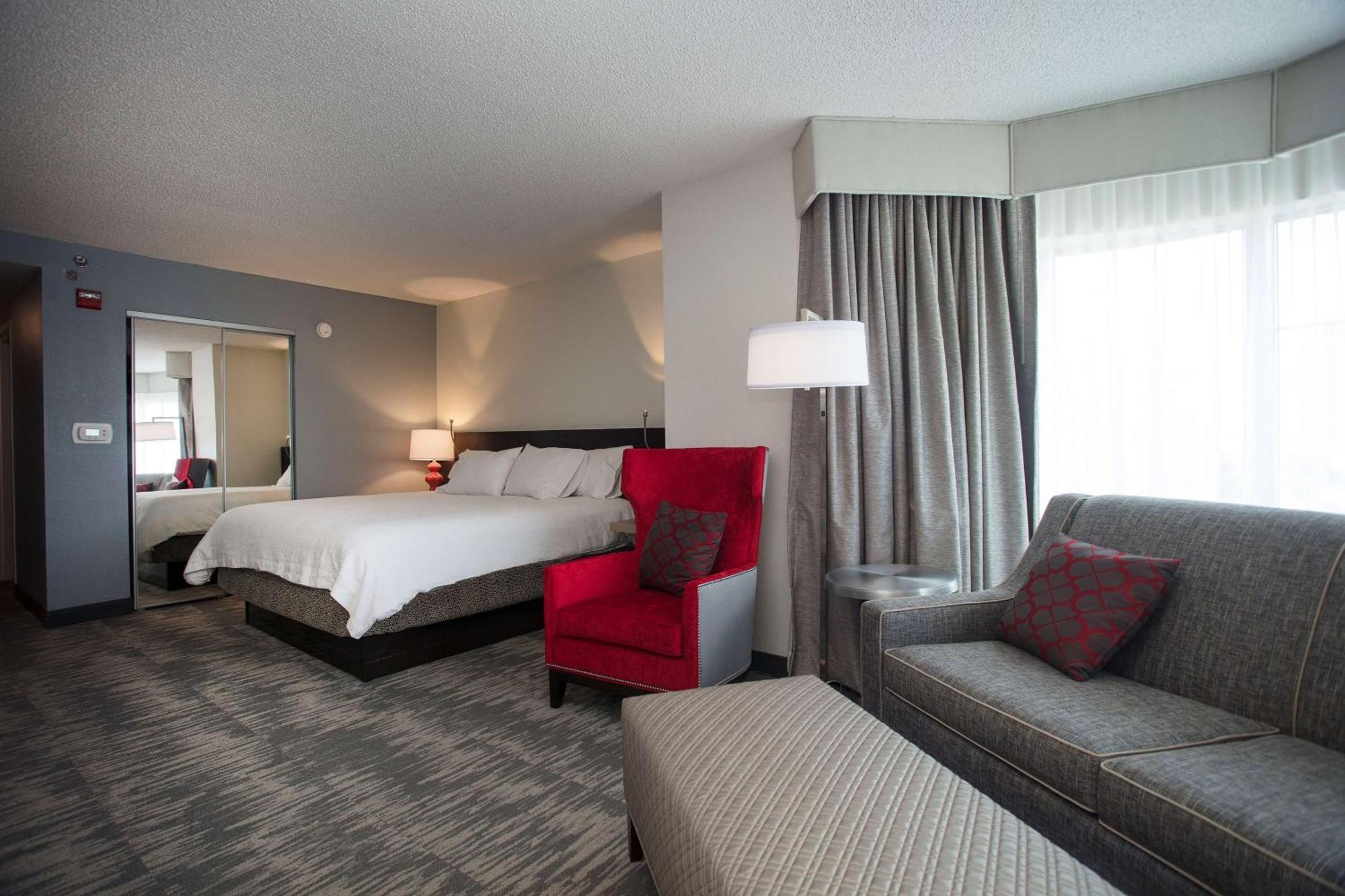 Courtyard By Marriott Downtown Hotel