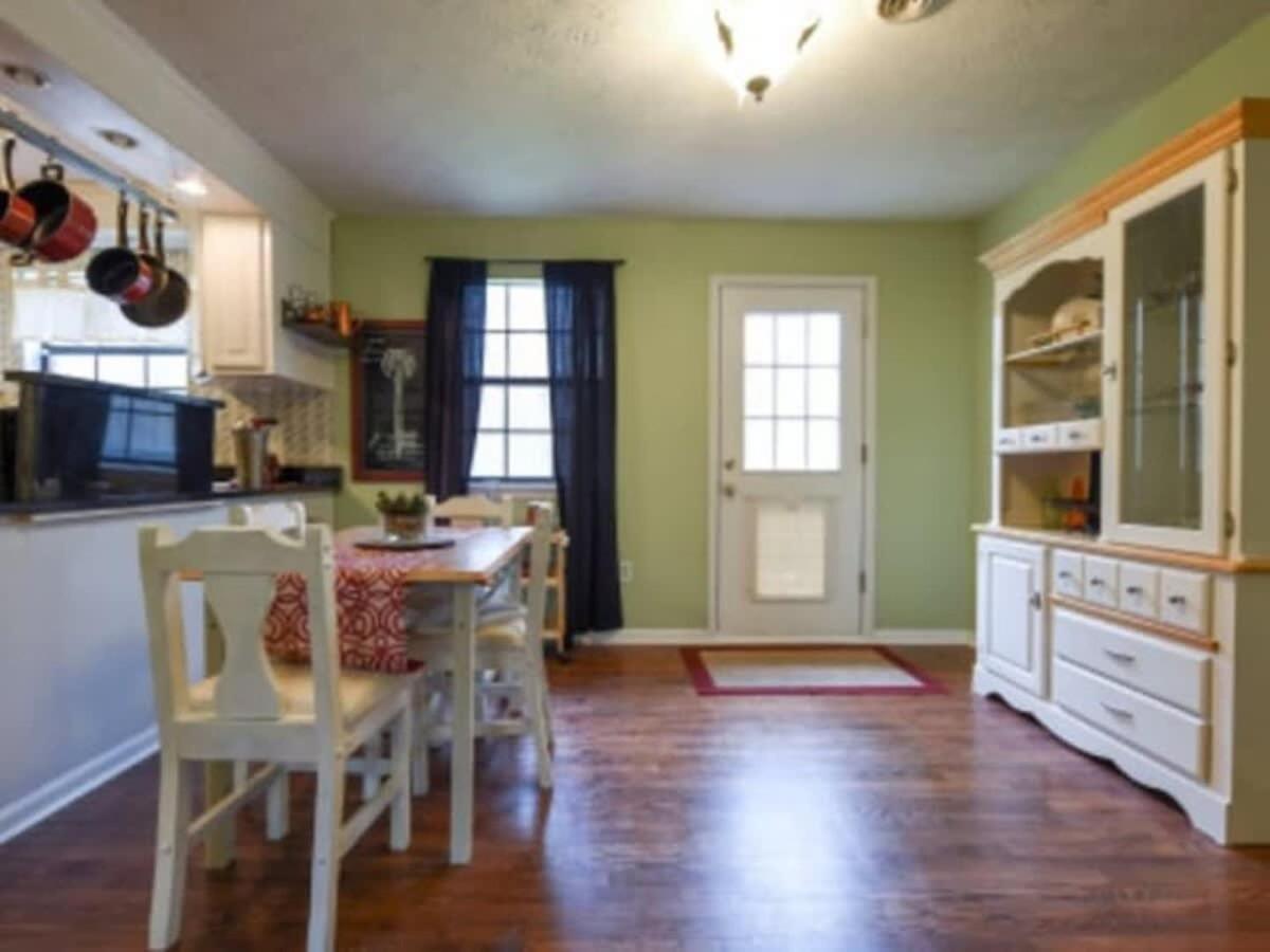 Holiday home The Glory Glory Doghouse Main House Huge Yard Athens