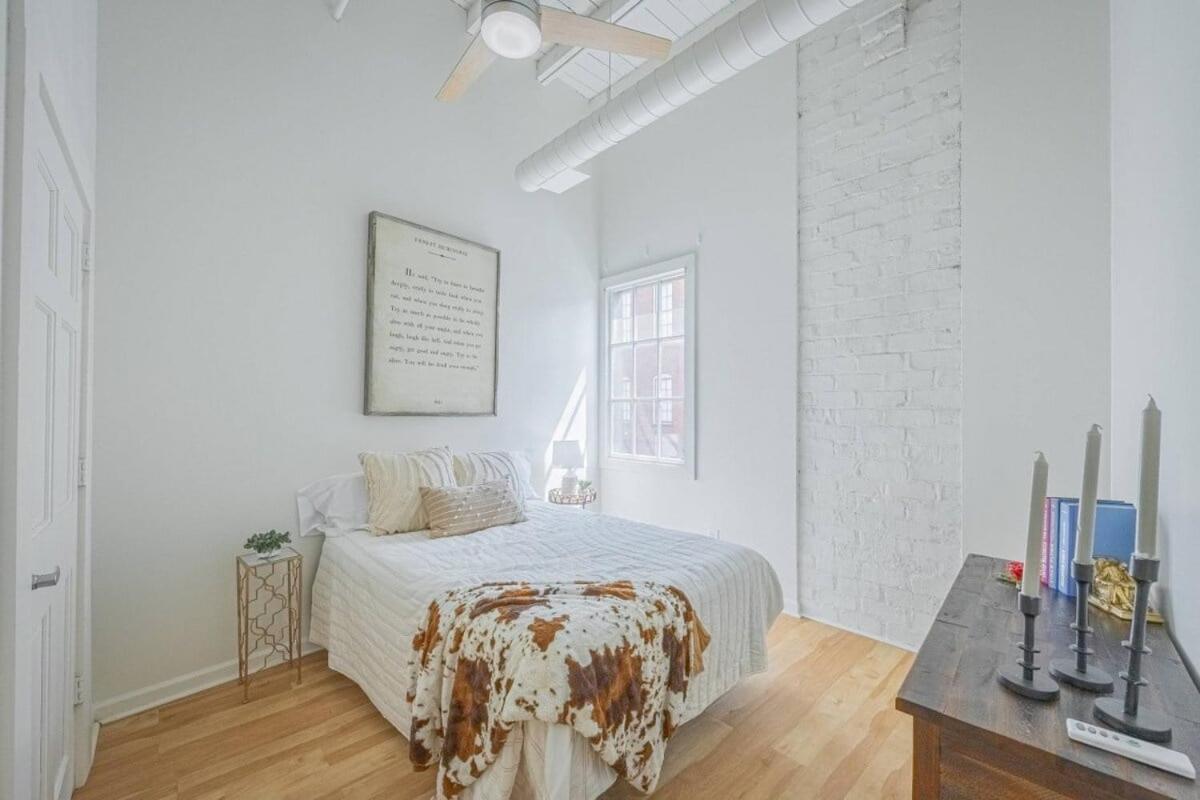 Apartment Darlin' Downtown Dawghouse