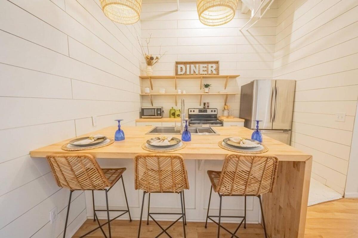 Apartment Darlin' Downtown Dawghouse *