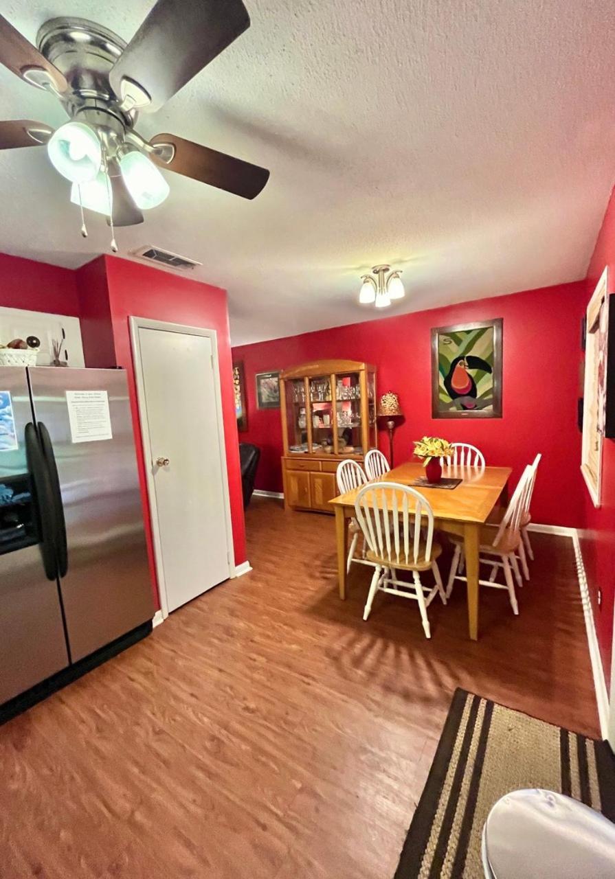 Family Friendly Downtown - Private Yard & Grill - Location, Location, Location! Apartment