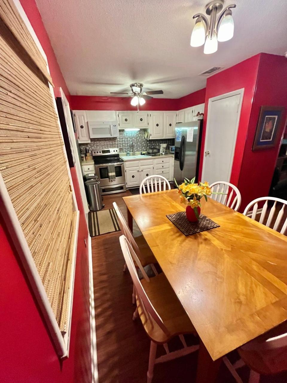 Family Friendly Downtown - Private Yard & Grill - Location, Location, Location! Athens