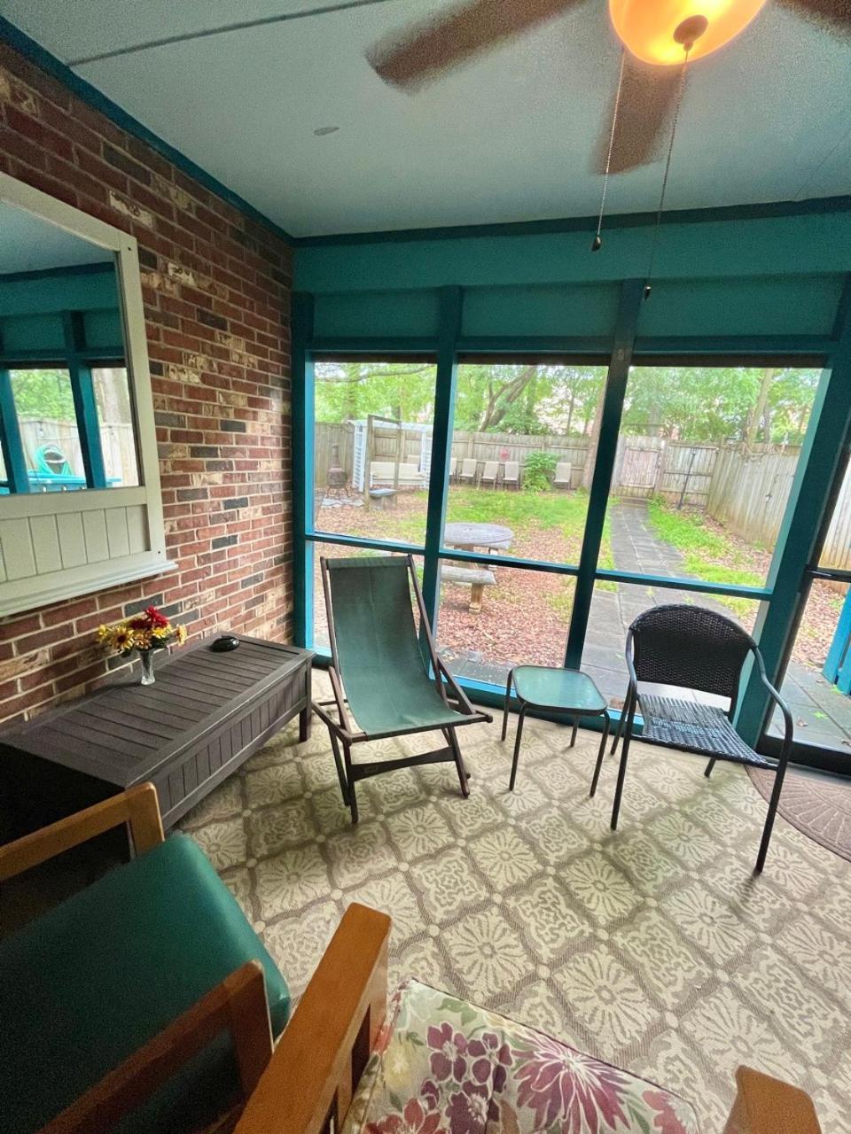 Family Friendly Downtown - Private Yard & Grill - Location, Location, Location! Apartment