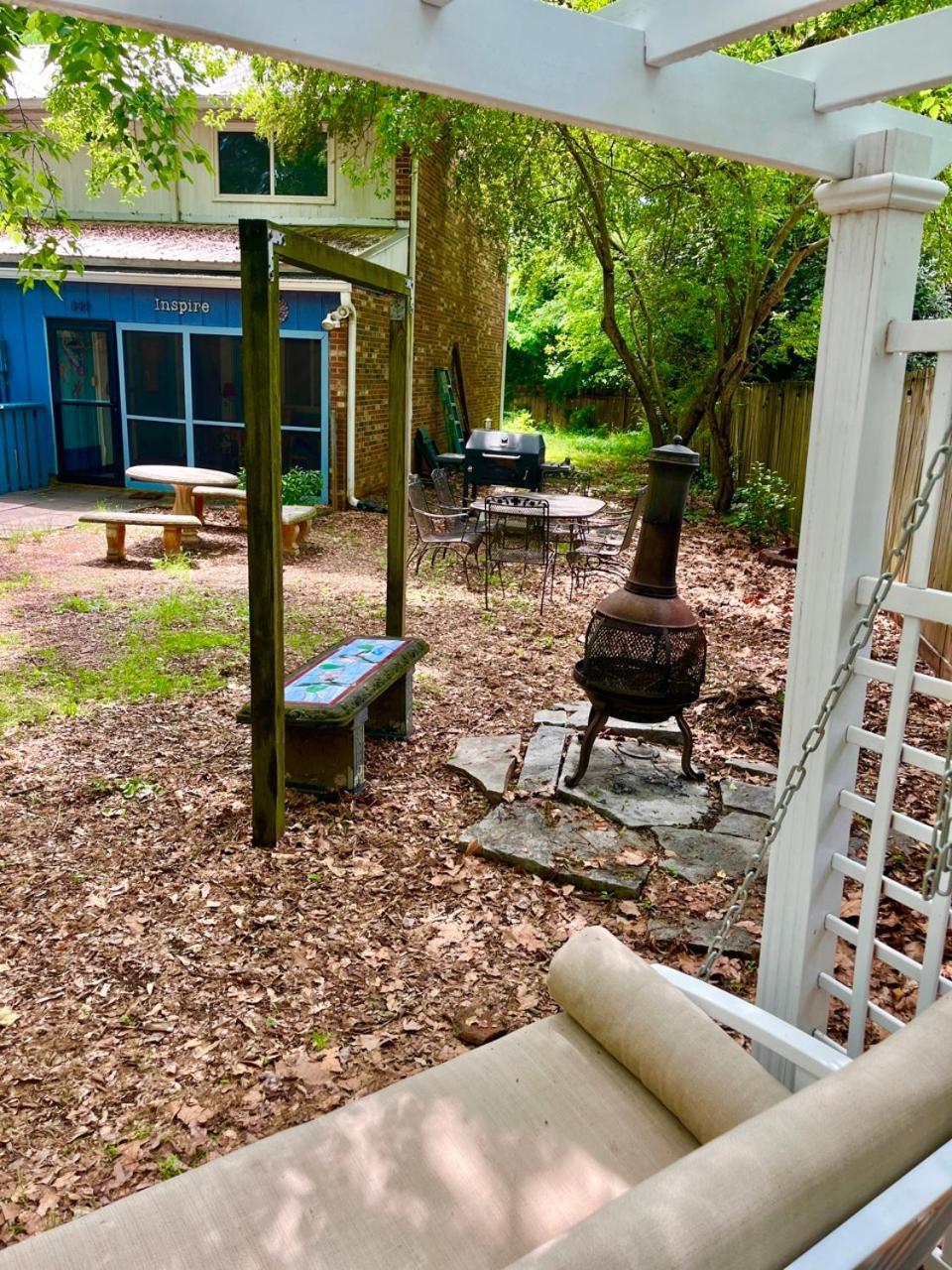 Family Friendly Downtown - Private Yard & Grill - Location, Location, Location! Apartment