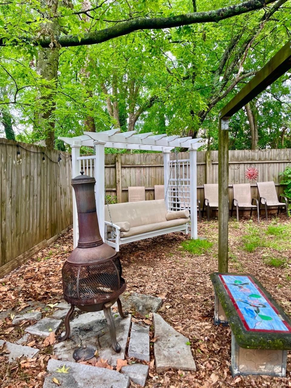 Family Friendly Downtown - Private Yard & Grill - Location, Location, Location! Apartment
