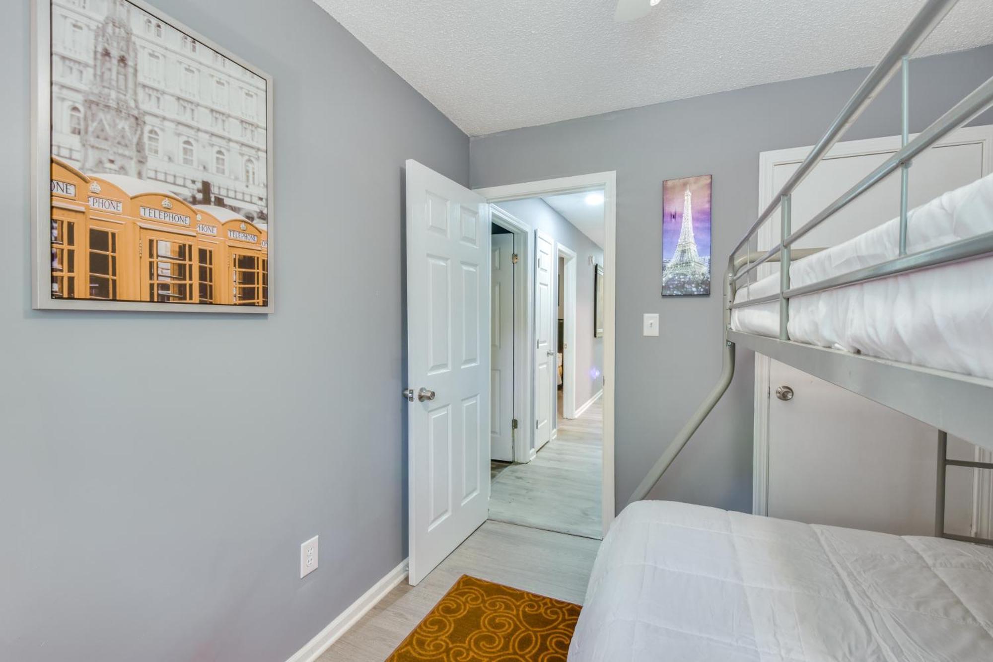 With Deck - Near Sanford Stadium! Holiday home