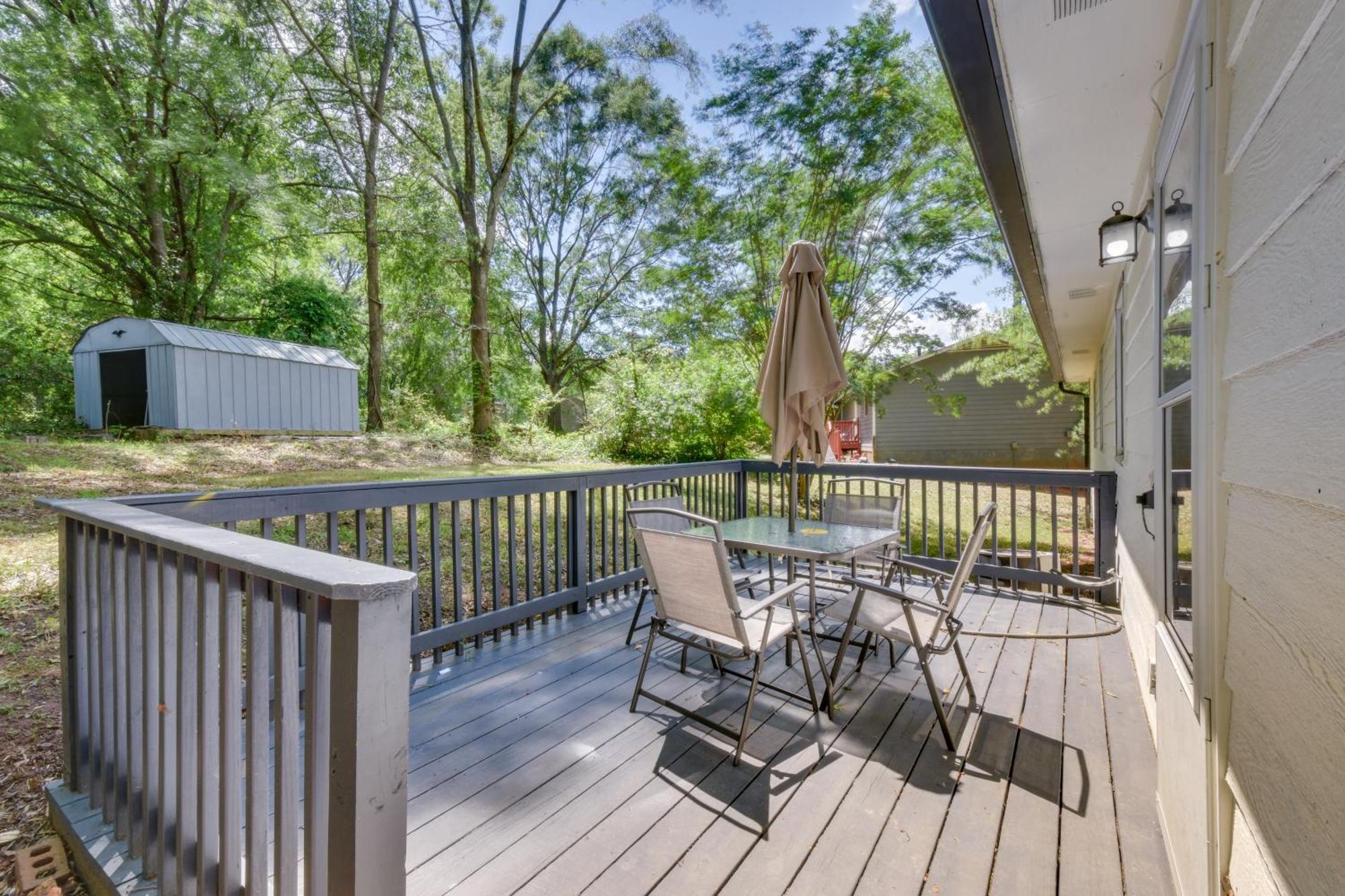 With Deck - Near Sanford Stadium! Holiday home *