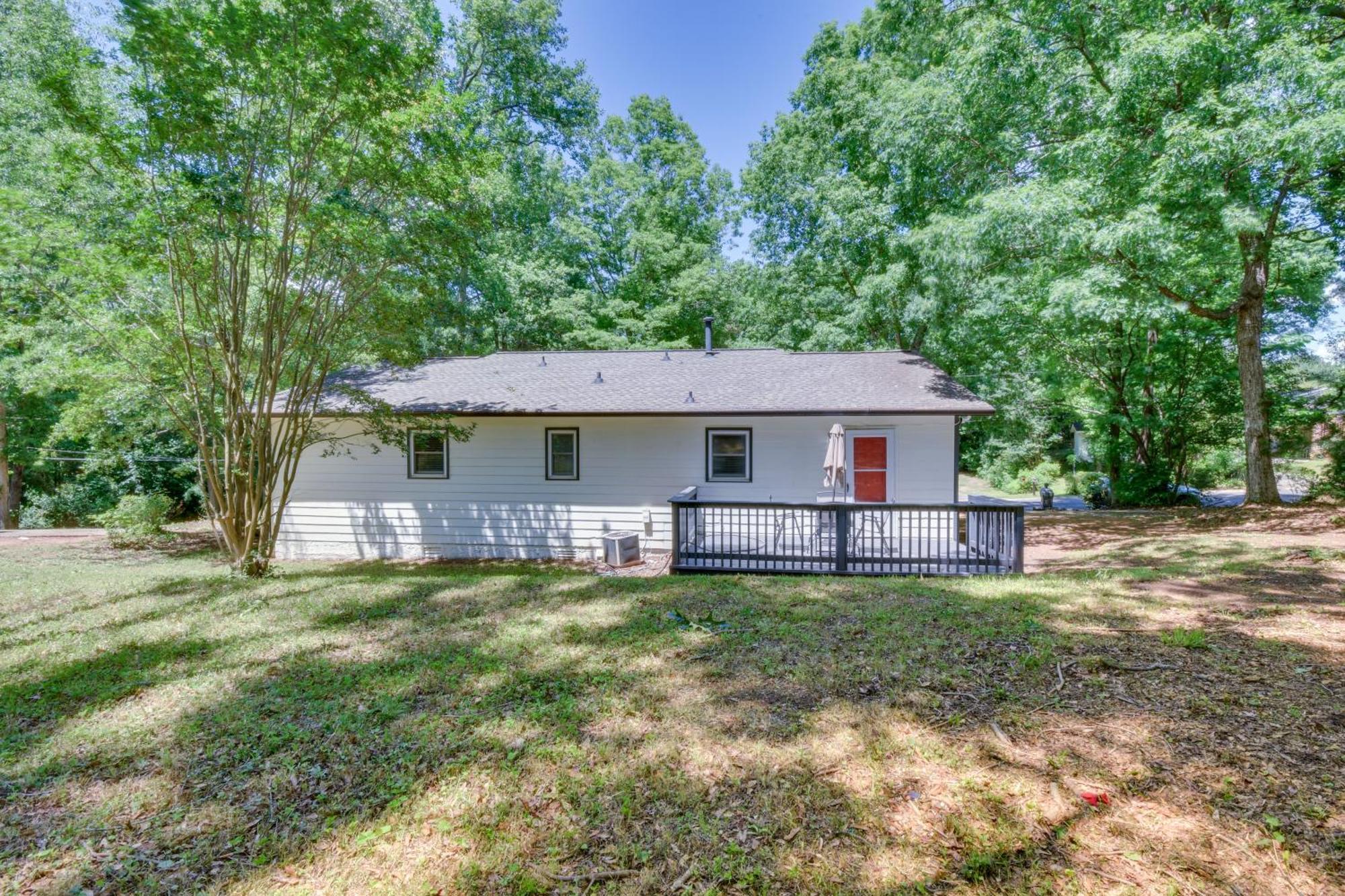 With Deck - Near Sanford Stadium! Holiday home Athens