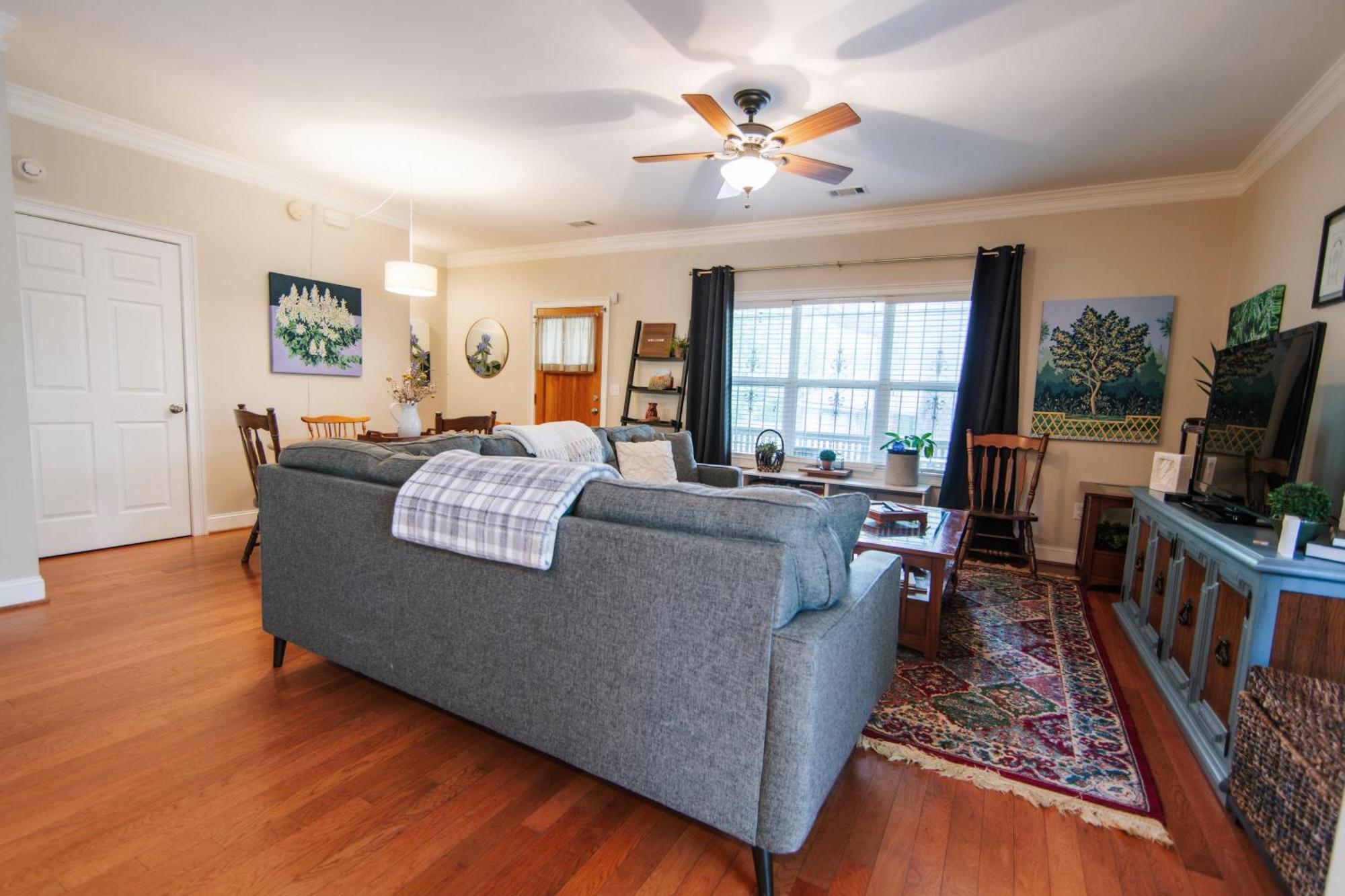Cozy - Walk To Campus, Stadium, Downtown Holiday home *