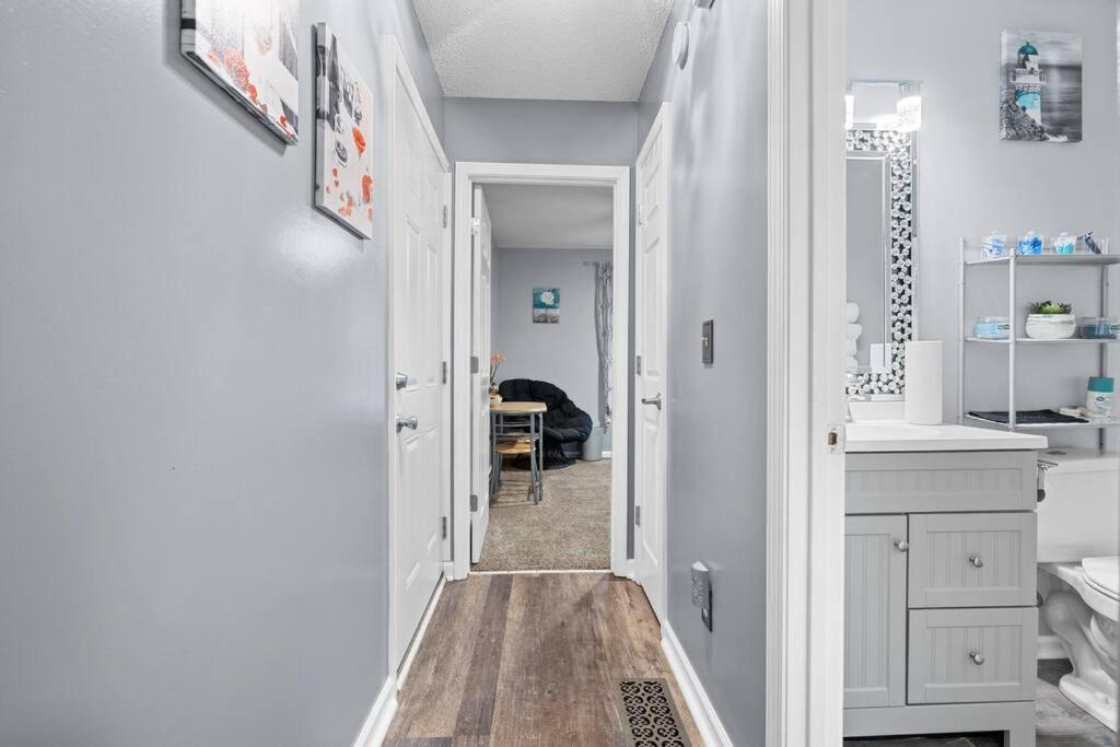 2 Private Entry No Shared Spaces By Downtown Apartment *
