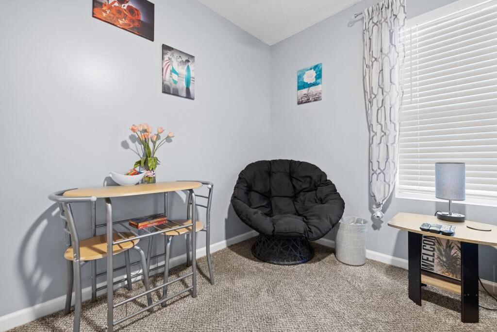 2 Private Entry No Shared Spaces By Downtown Apartment