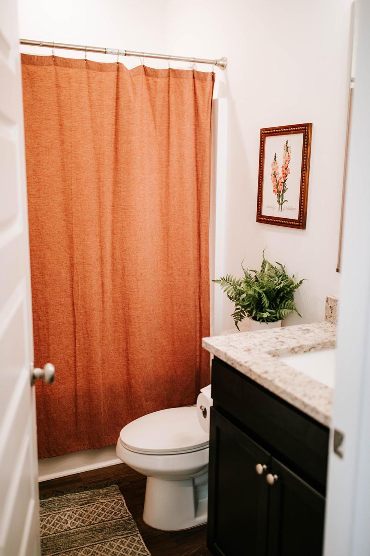 Holiday home Bright Artist's Cottage-mins To Dt,campus,stadium *