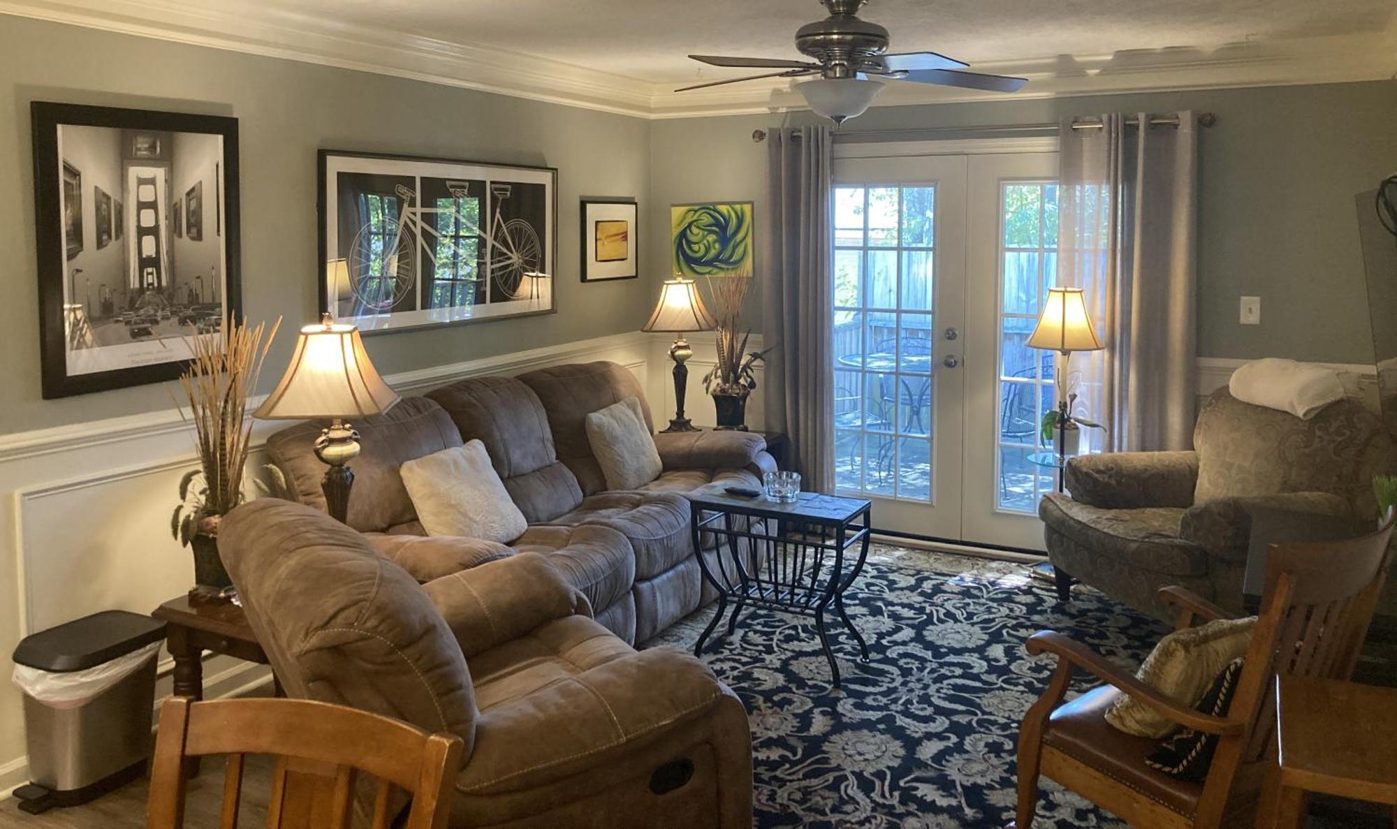 Classic Condo: Downtown Retreat Apartment *