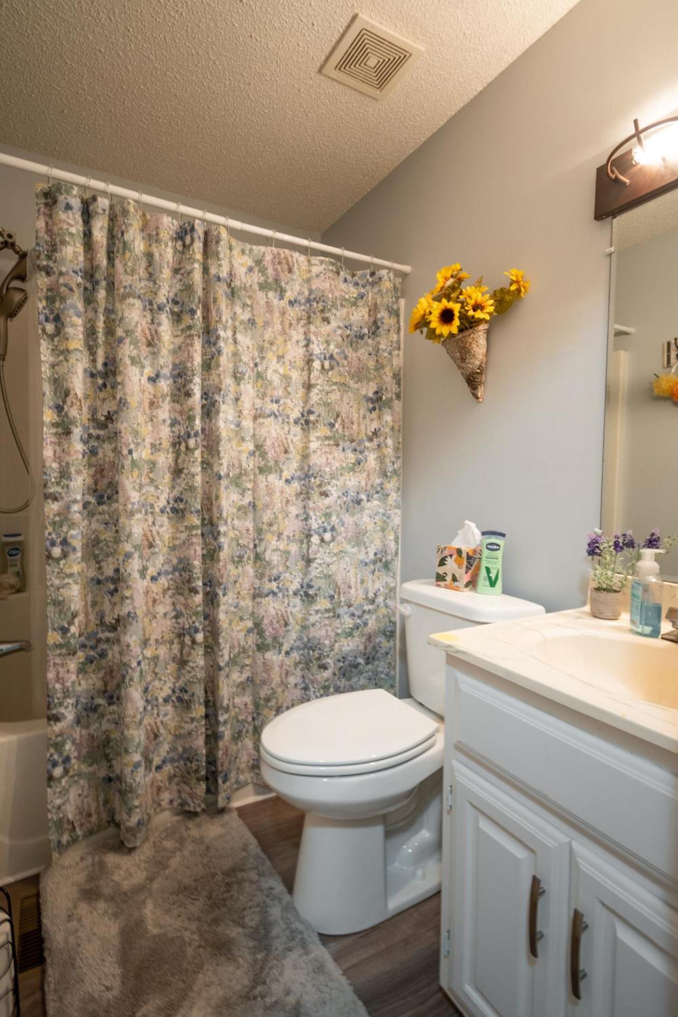 Oak Meadows Haven With Spacious Backyard