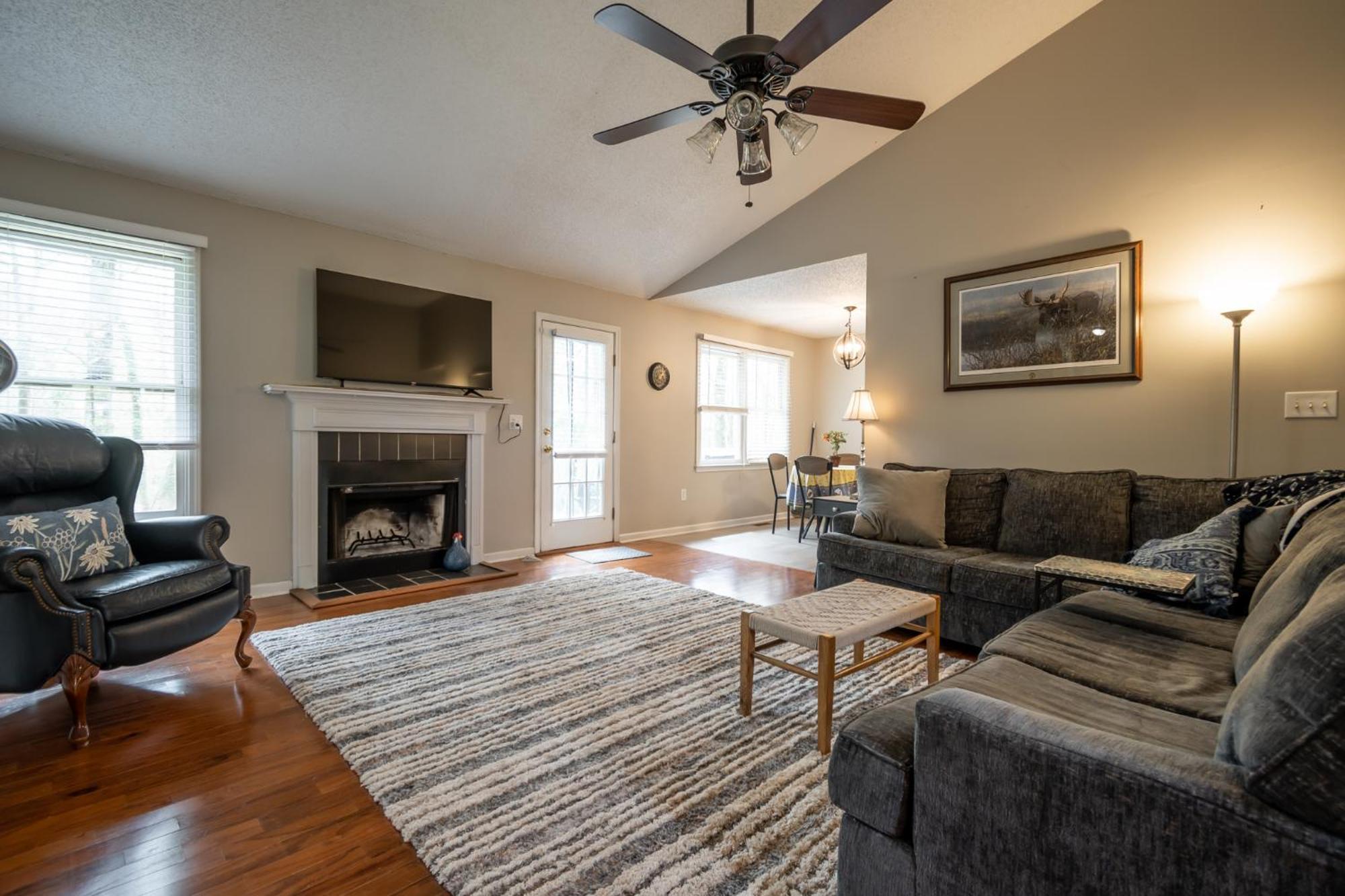 Oak Meadows Haven With Spacious Backyard Holiday home