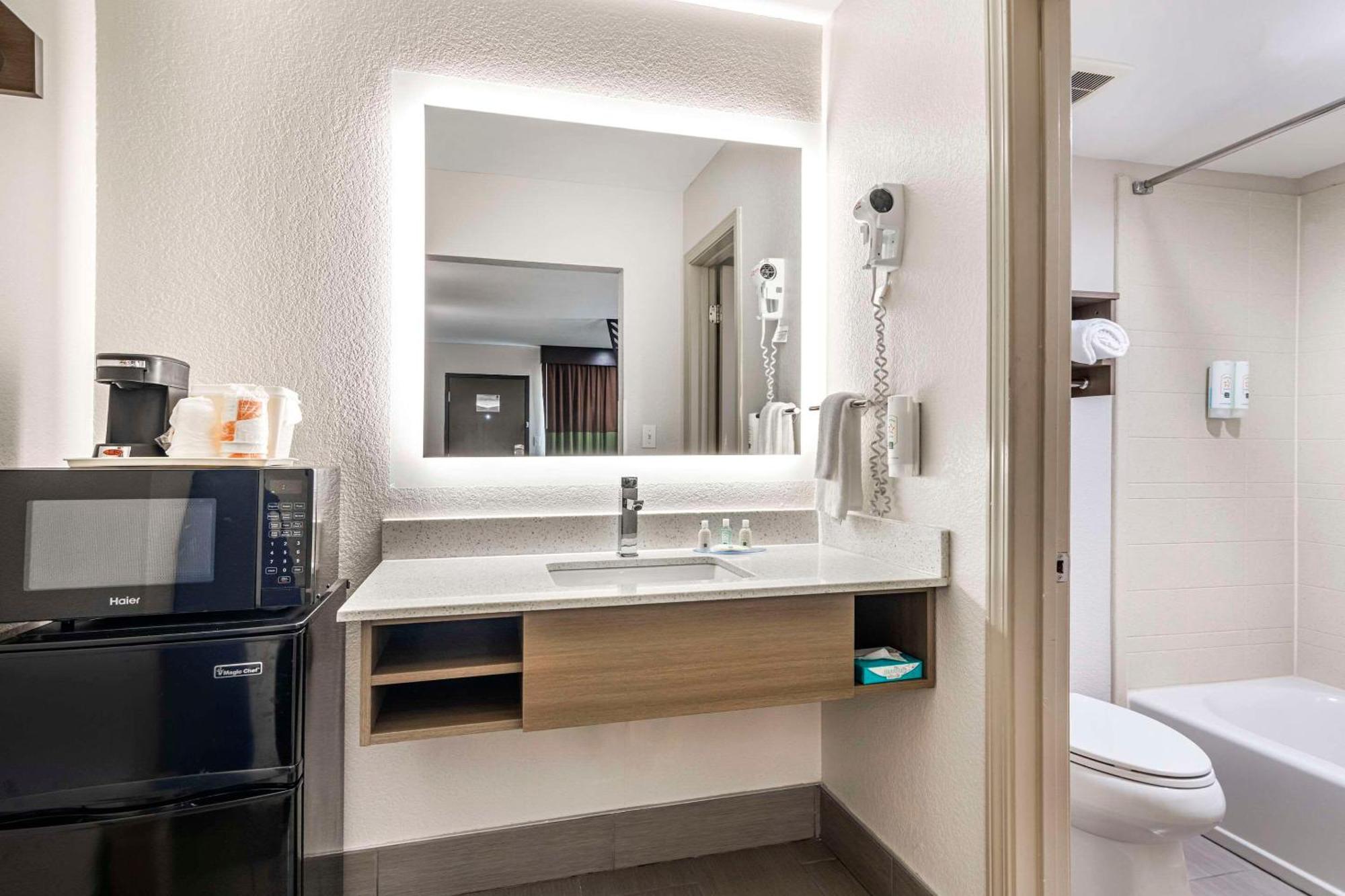 Quality & Area Hotel
