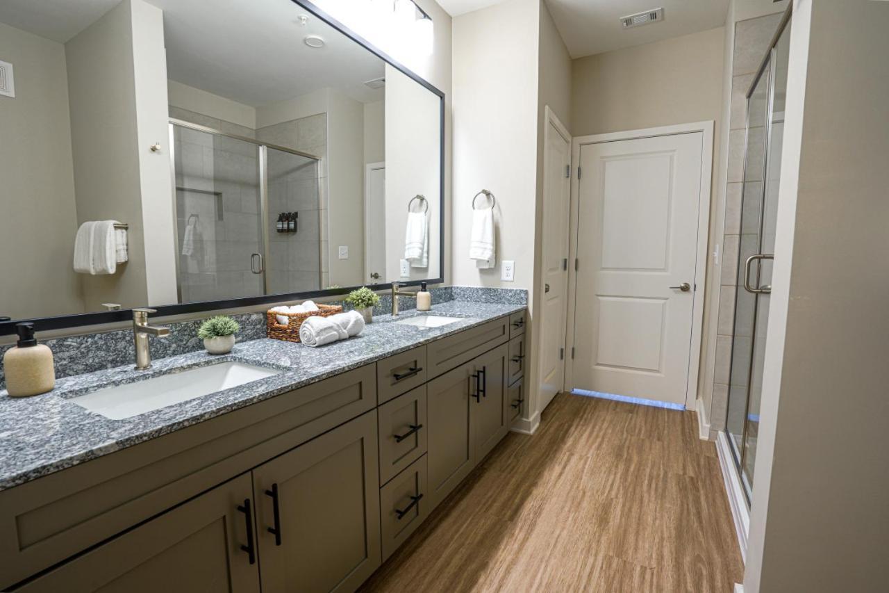 Apartment Upscale, New Apt, Pool, Long *