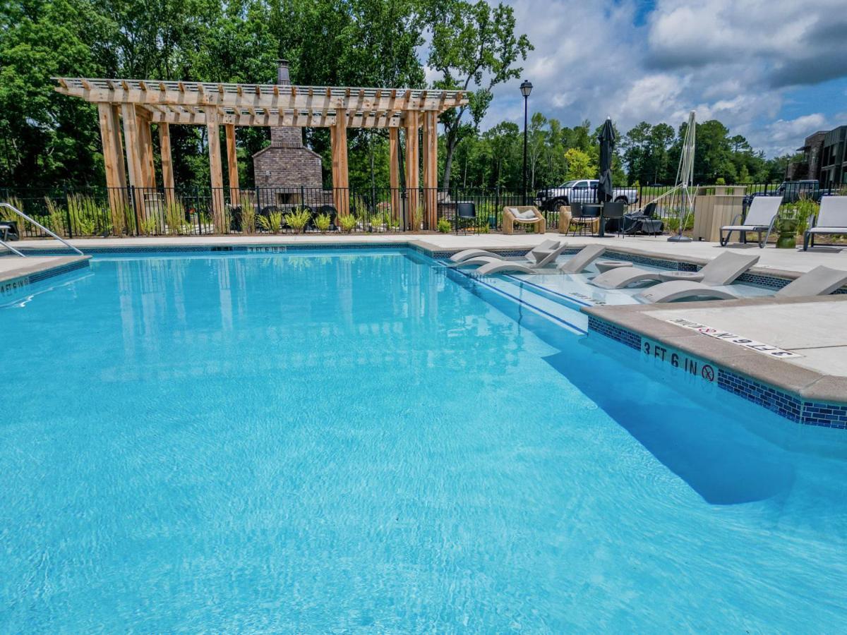 Upscale, New Apt, Pool, Long Apartment Athens