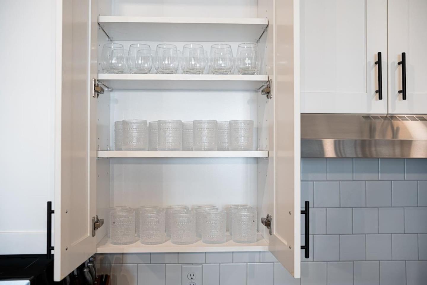 Upscale, New Apt, Pool, Long Apartment Athens