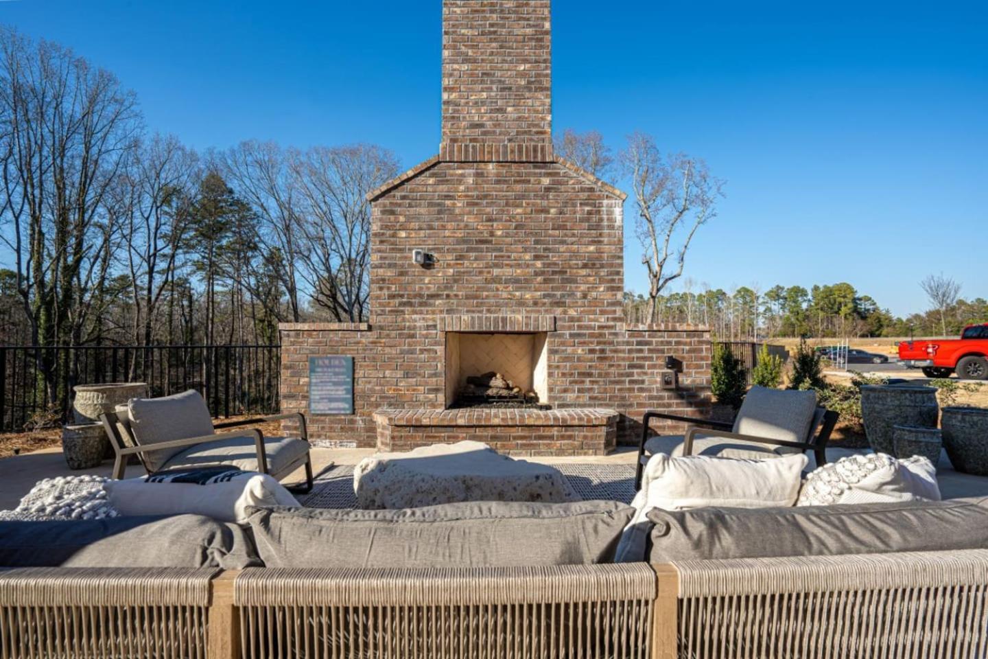 Upscale, New Apt, Pool, Long