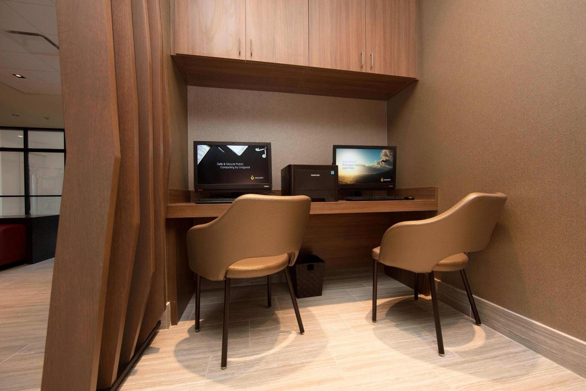 Springhill By Marriott Downtown/university Area 3*