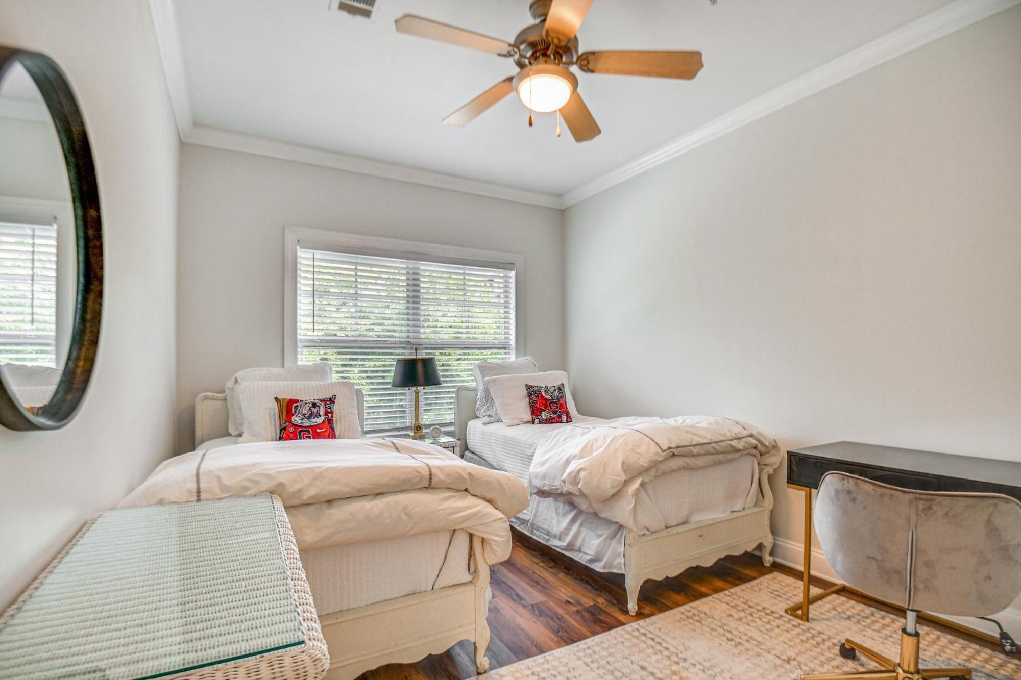 1 Mi To Uga Charming With Balconies! * Athens