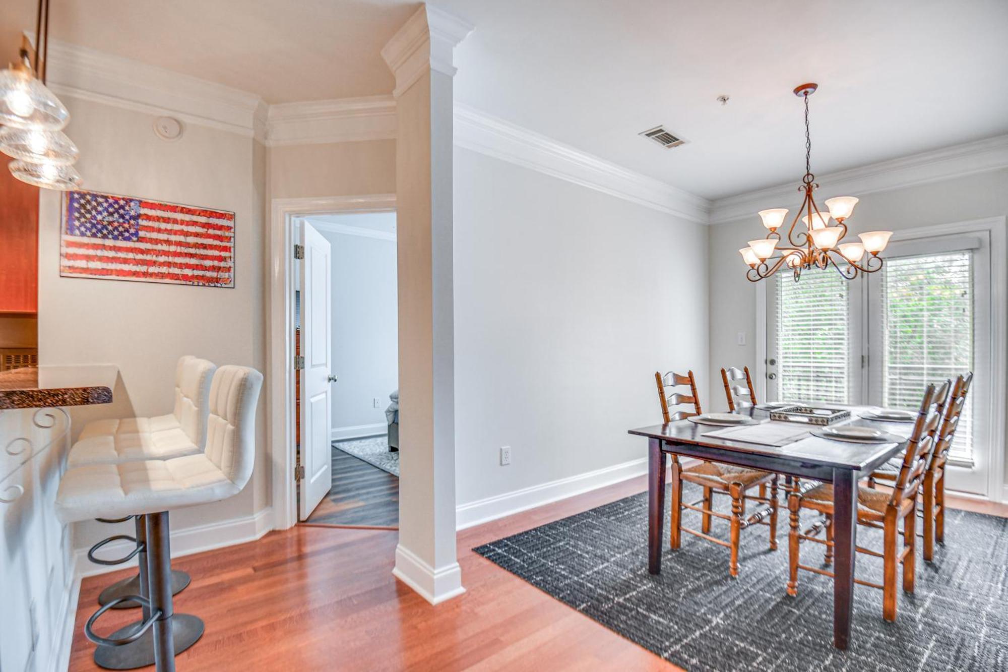 Apartment 1 Mi To Uga Charming With Balconies! *