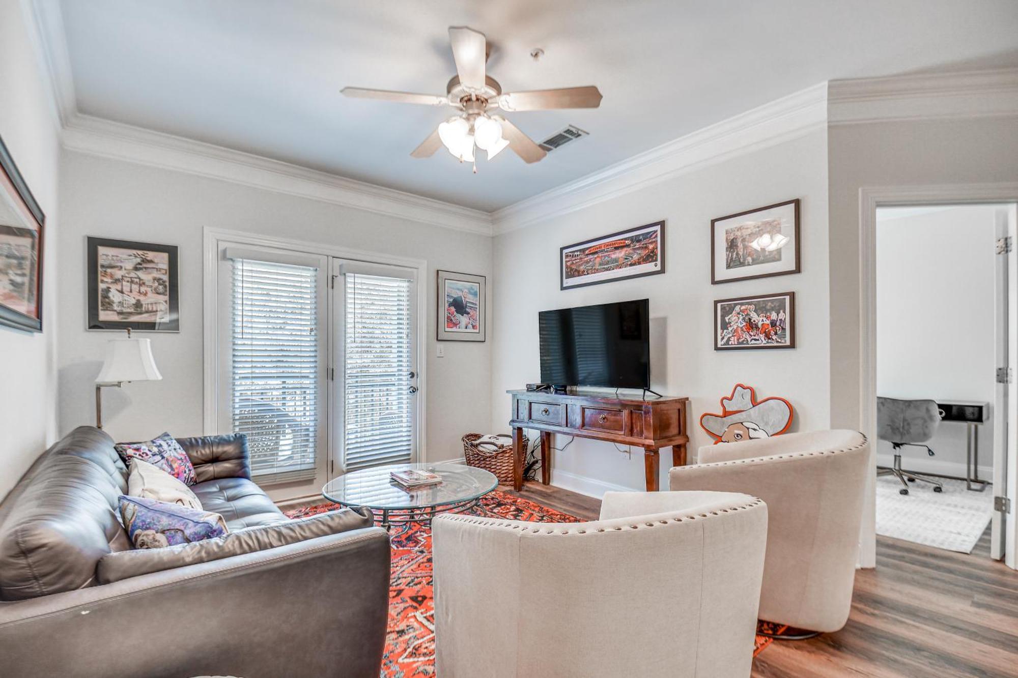 1 Mi To Uga Charming With Balconies! * Athens