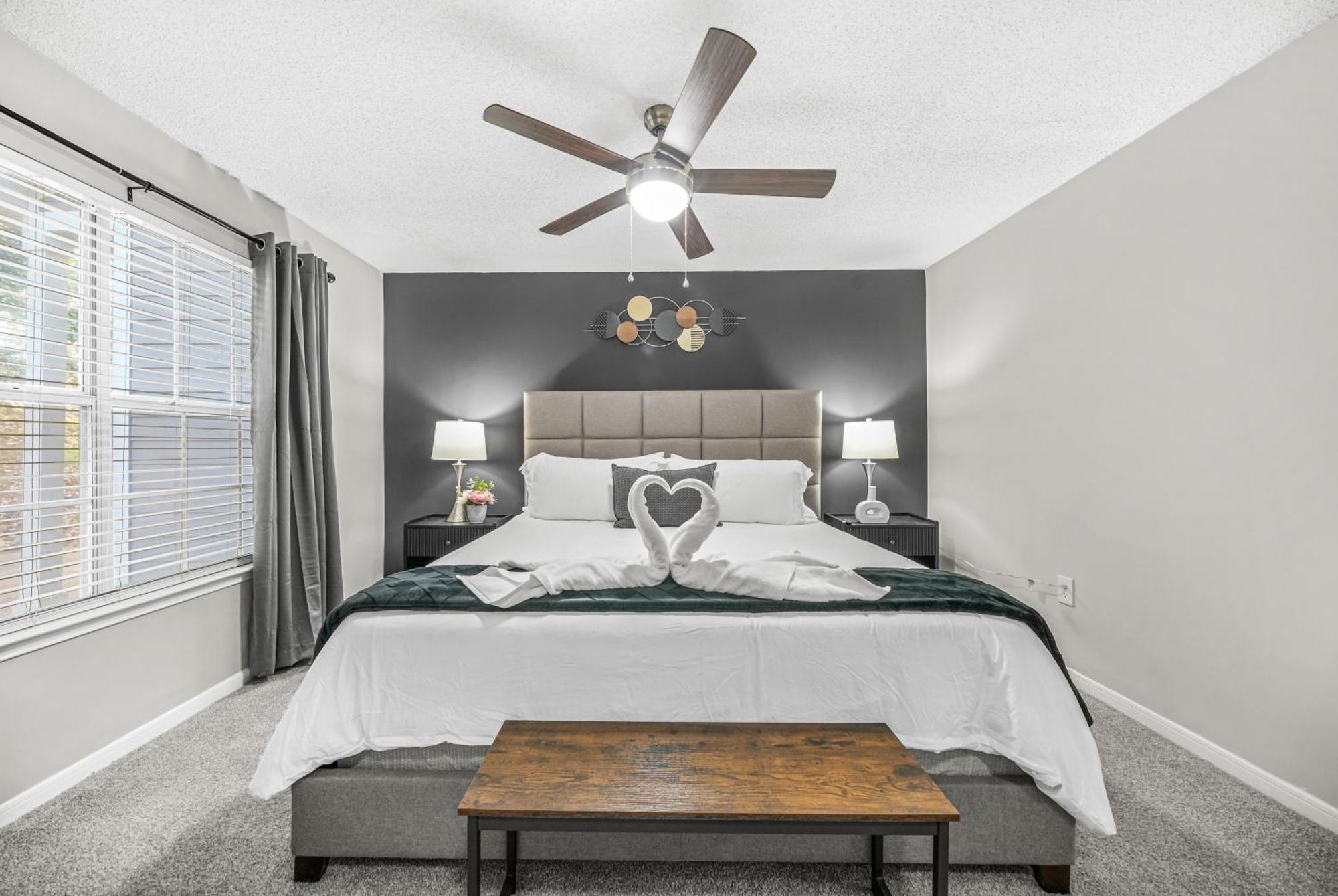 Lux 3br, Prime Location Near Uga & Downtown Apartment *