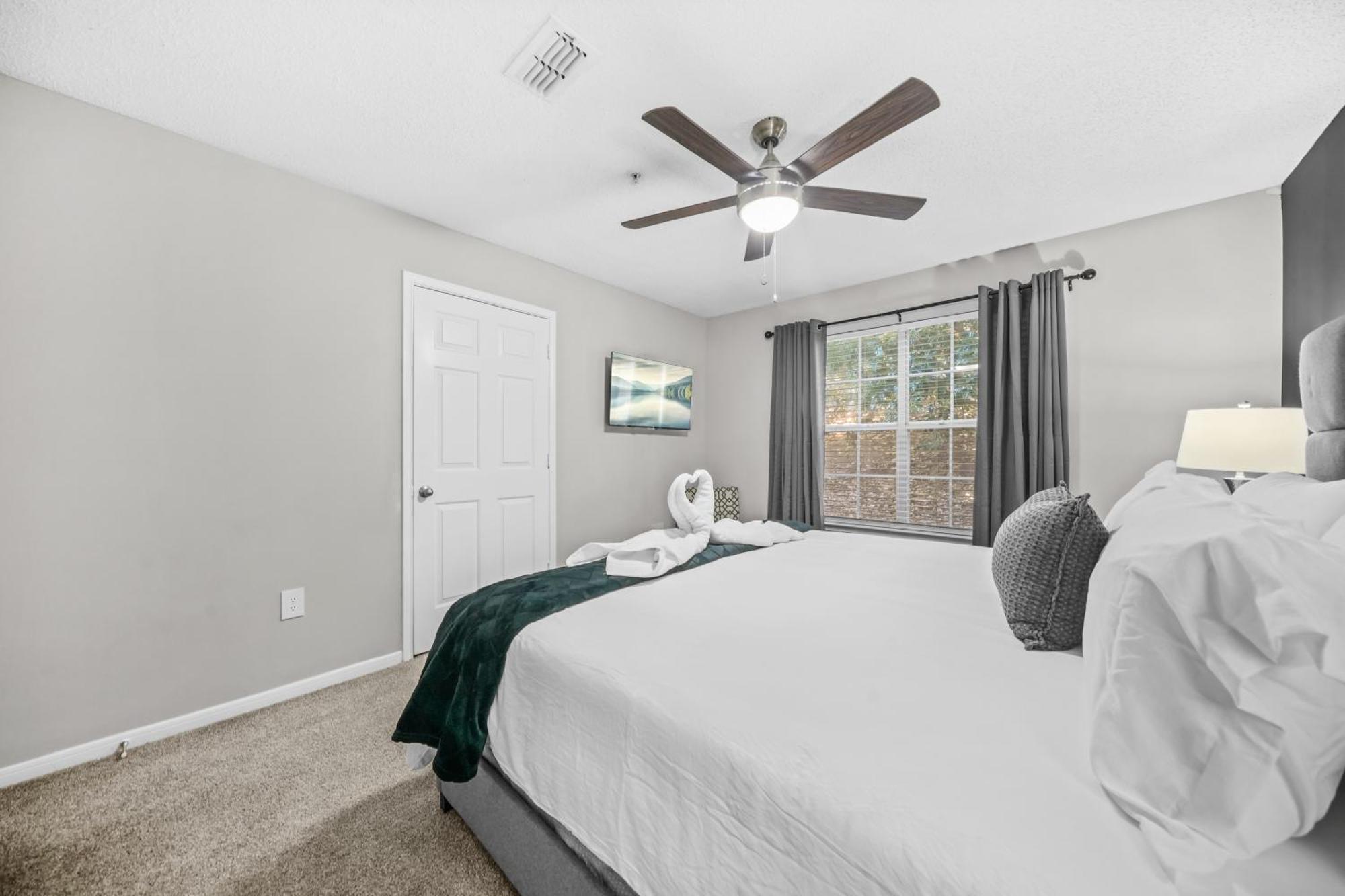 Lux 3br, Prime Location Near Uga & Downtown Apartment