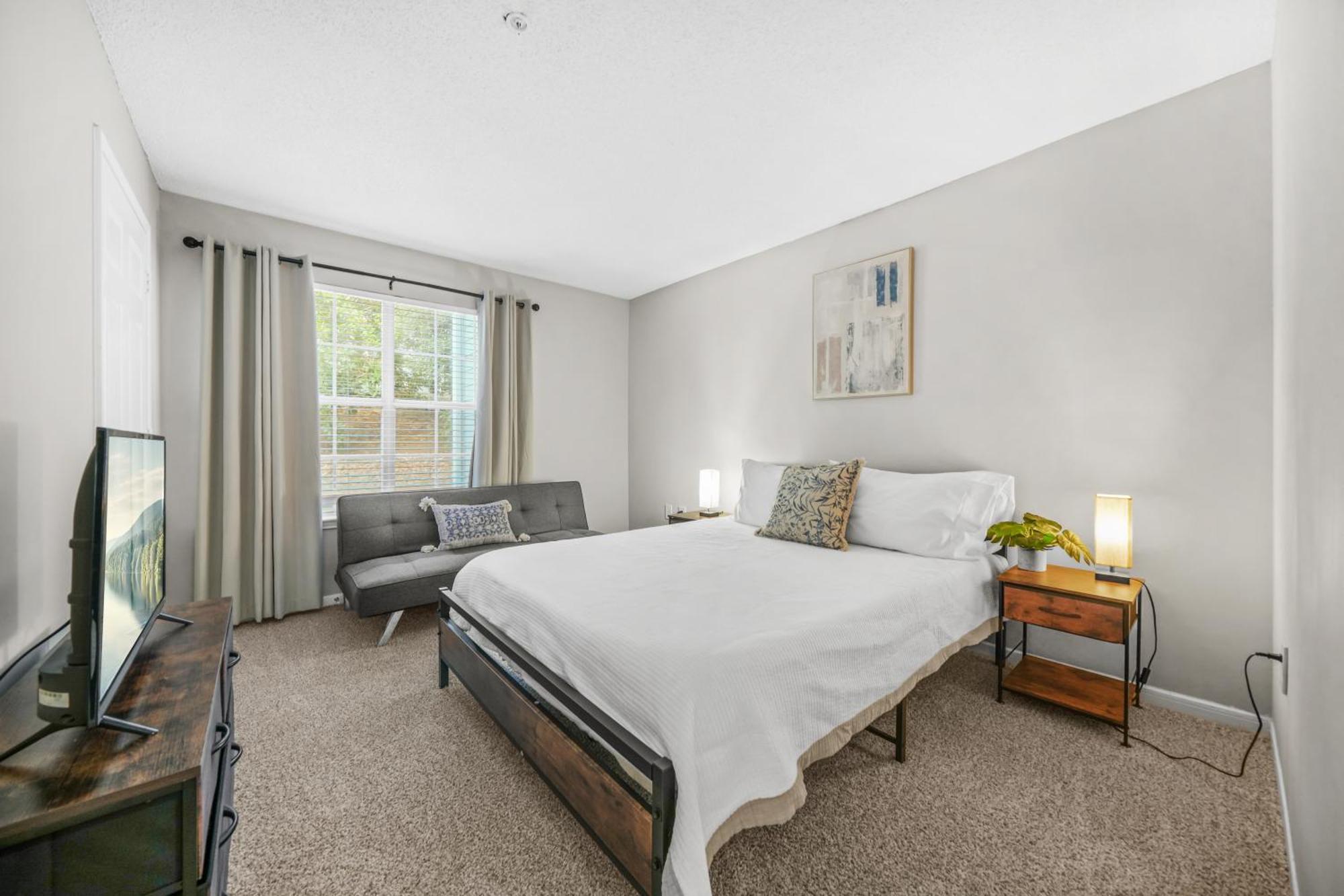 Lux 3br, Prime Location Near Uga & Downtown Apartment