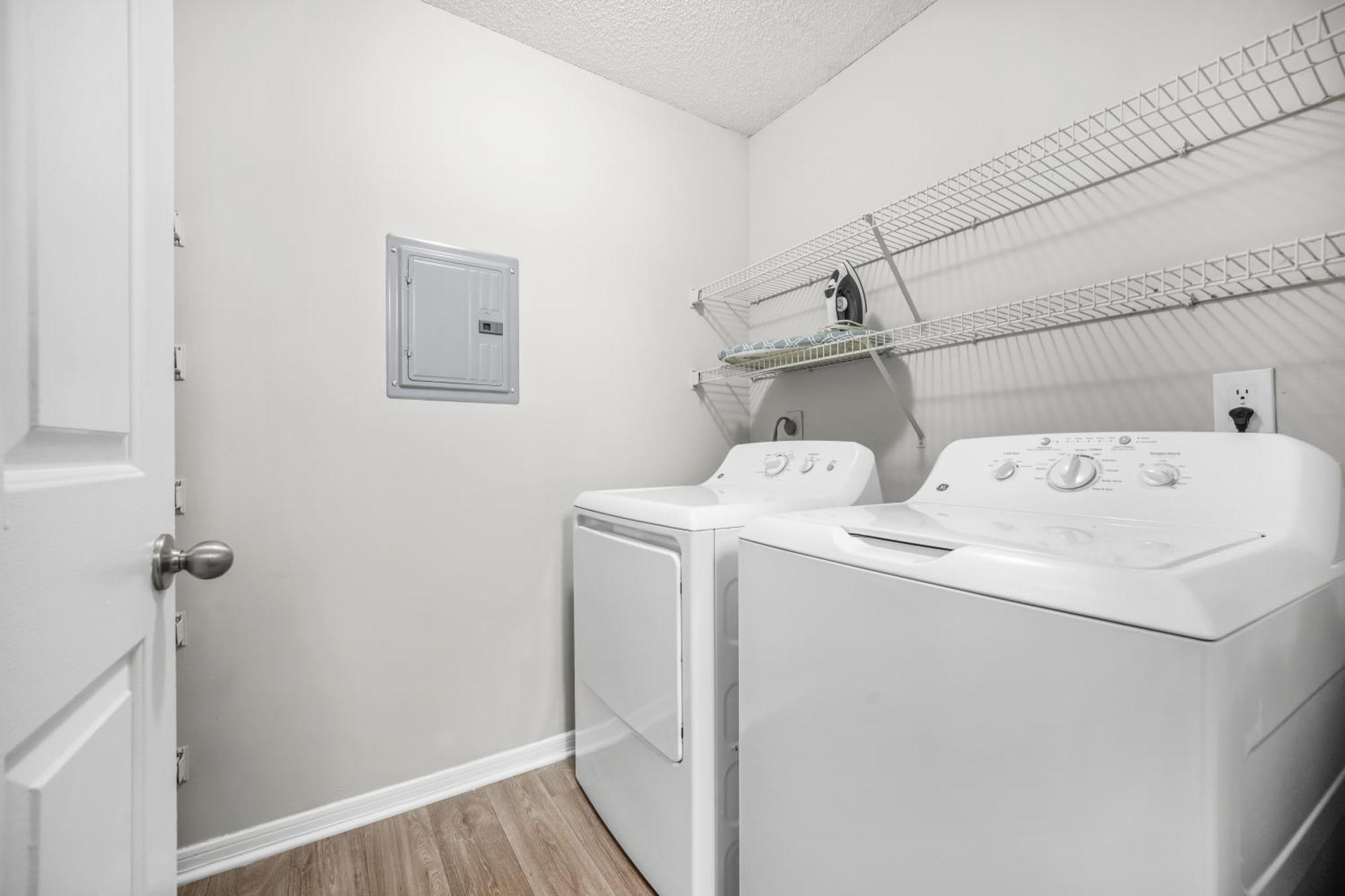 Lux 3br, Prime Location Near Uga & Downtown Apartment