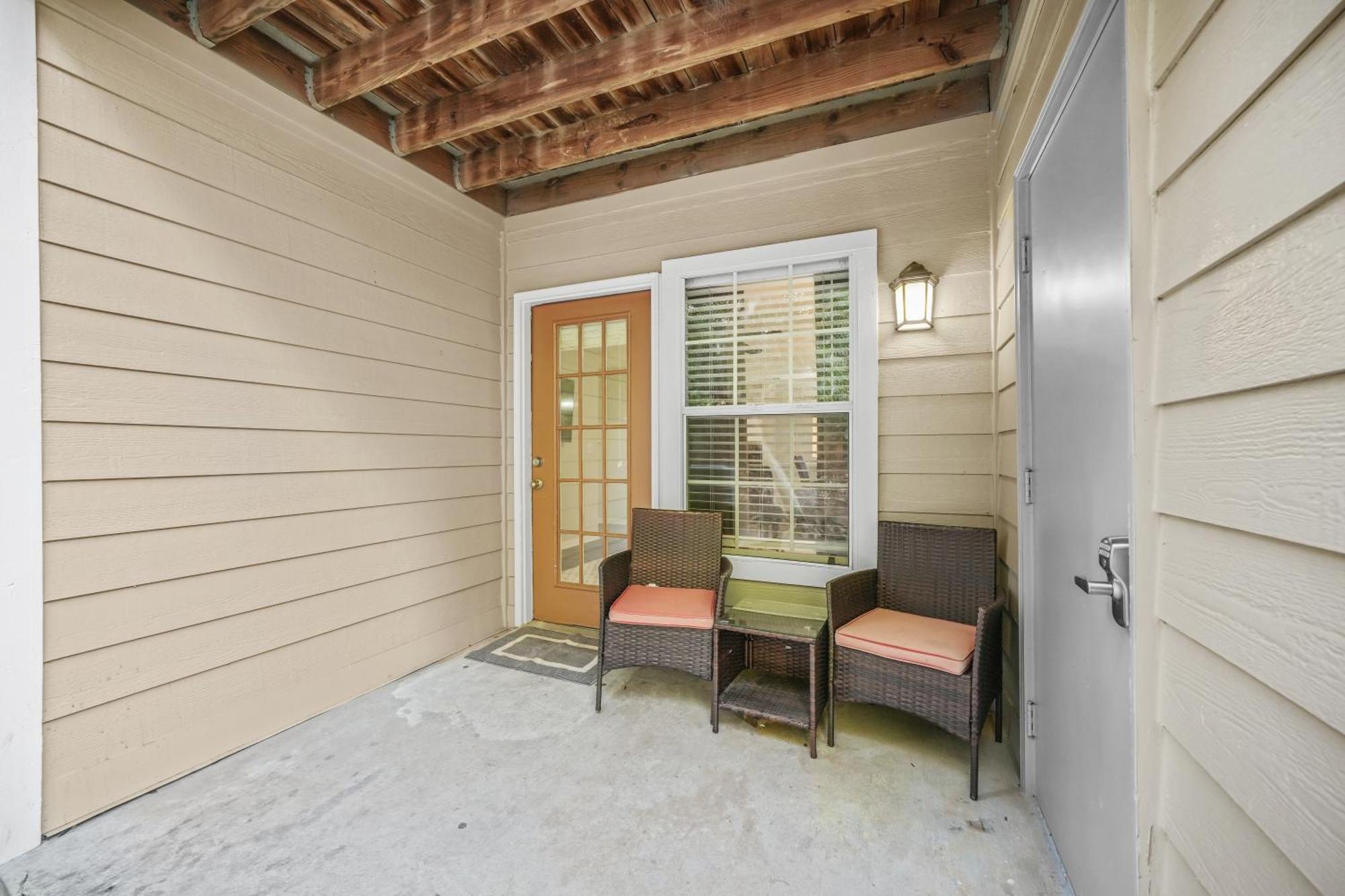 Lux 3br, Prime Location Near Uga & Downtown Apartment *