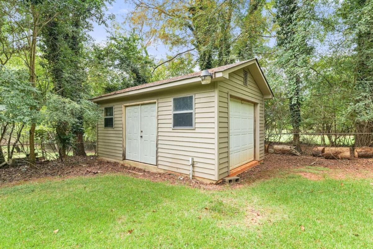 Holiday home Sanctuary On Sherwood With A Backyard Oasis *