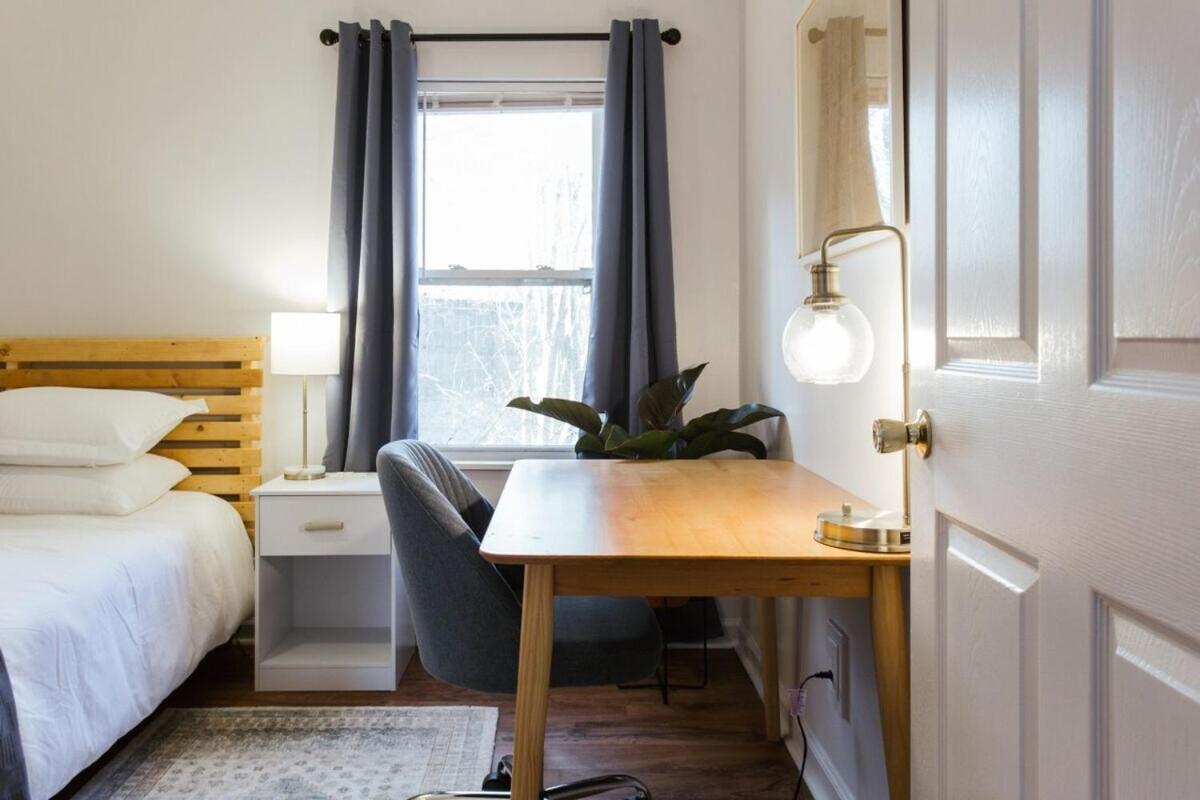 The Cozy Corner Near Downtown 2br *