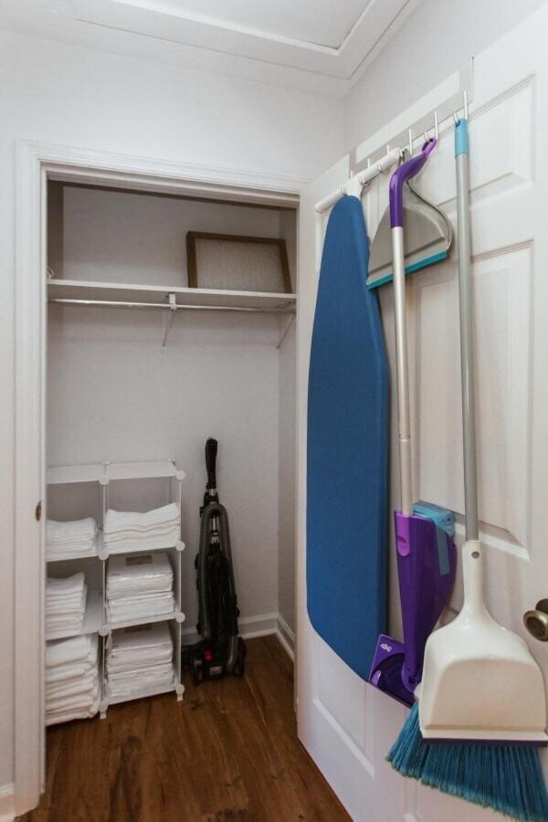 The Cozy Corner Near Downtown 2br