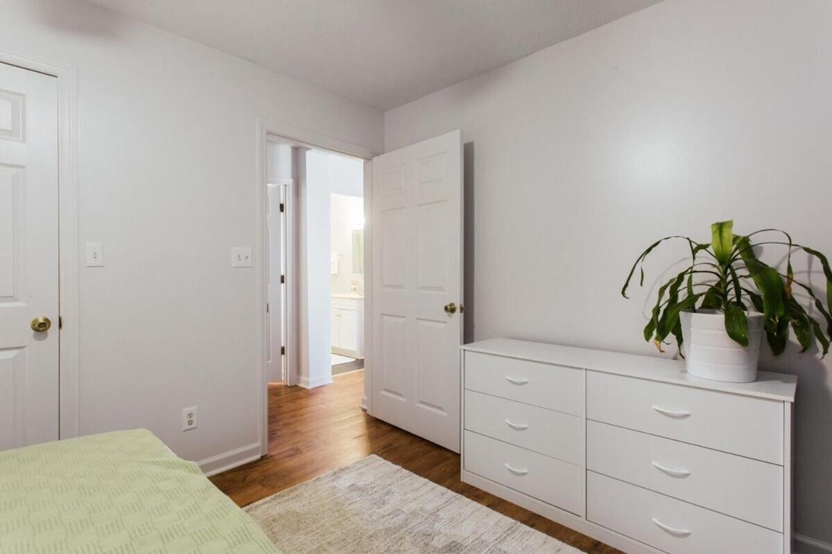 The Cozy Corner Near Downtown 2br Holiday home *