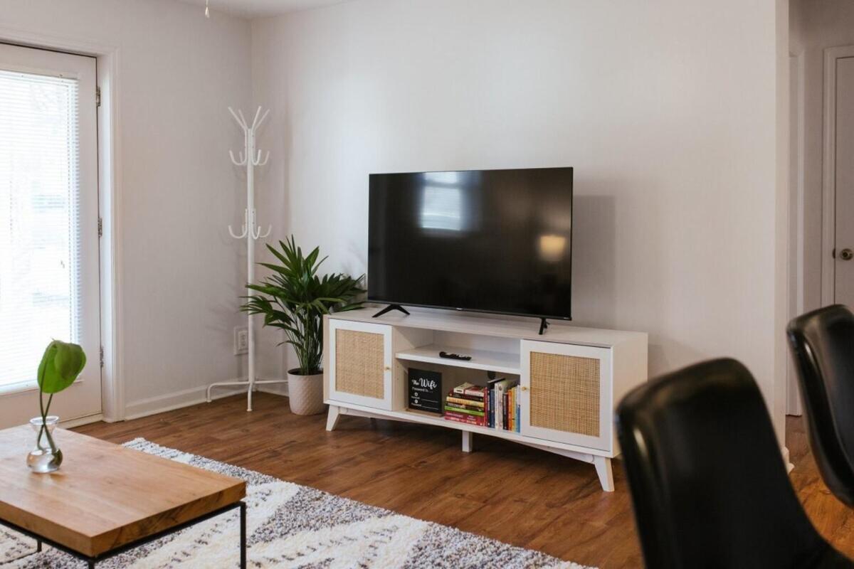 The Cozy Corner Near Downtown 2br