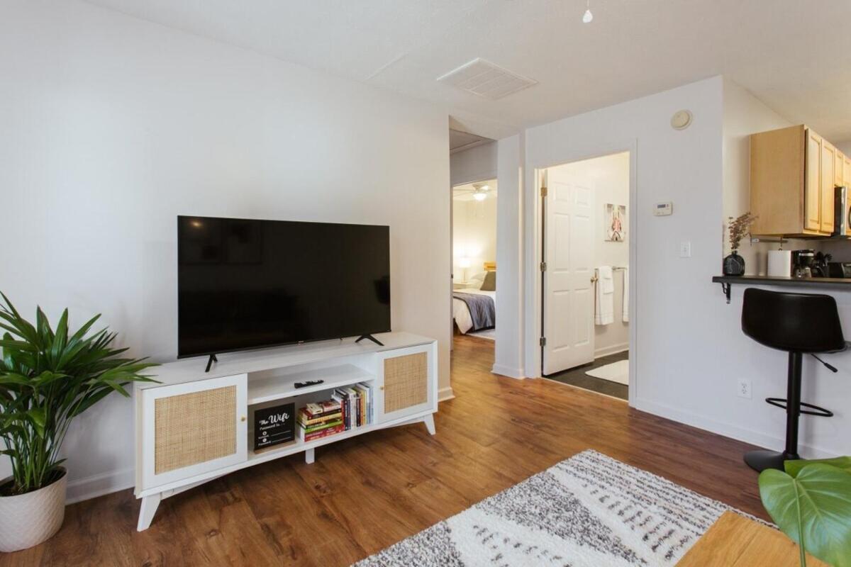 The Cozy Corner Near Downtown 2br Holiday home Athens